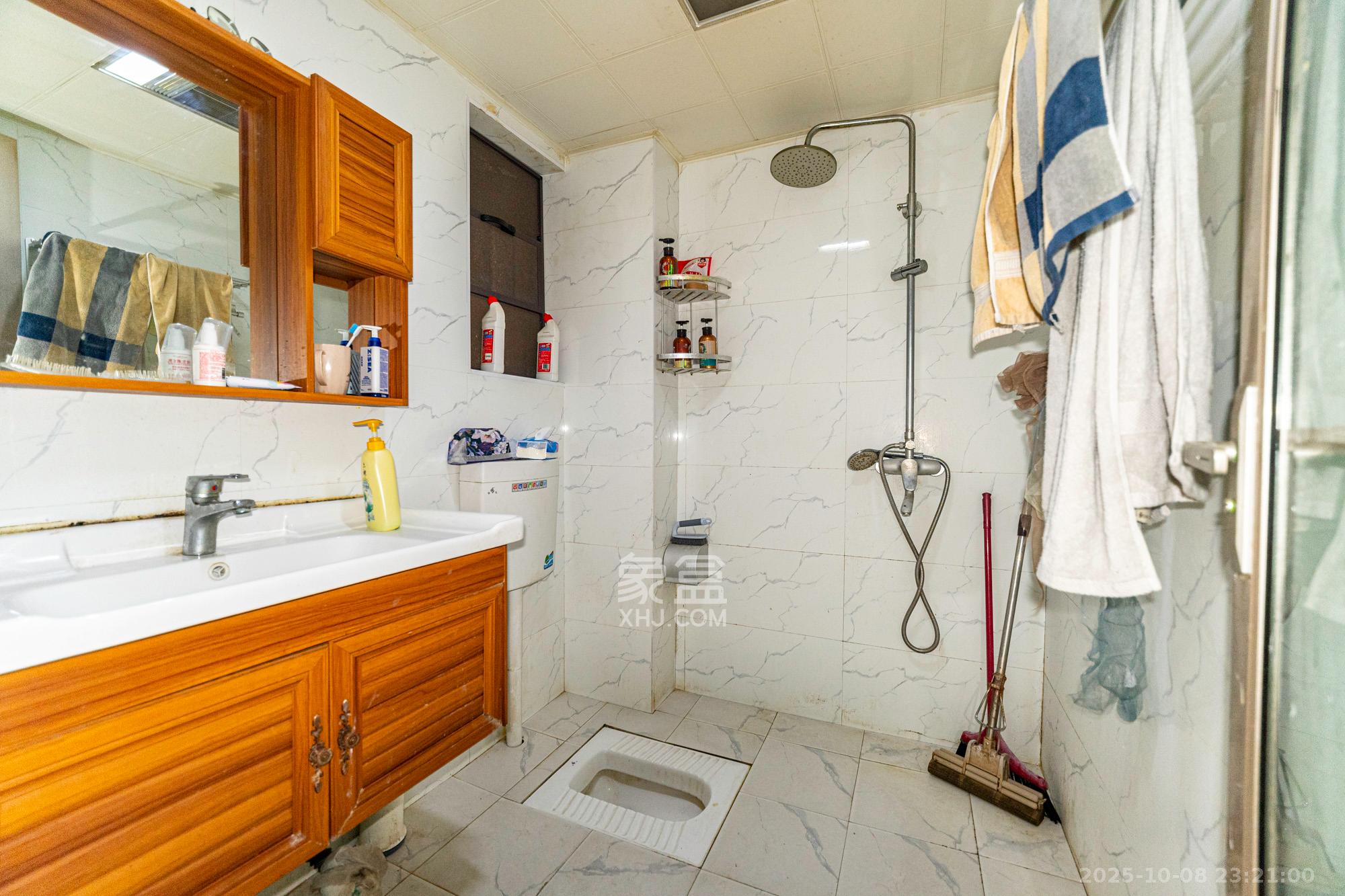 东方美地 3室2厅1卫 68.0万 东方美地 3室2厅1卫 68.0万卫生间