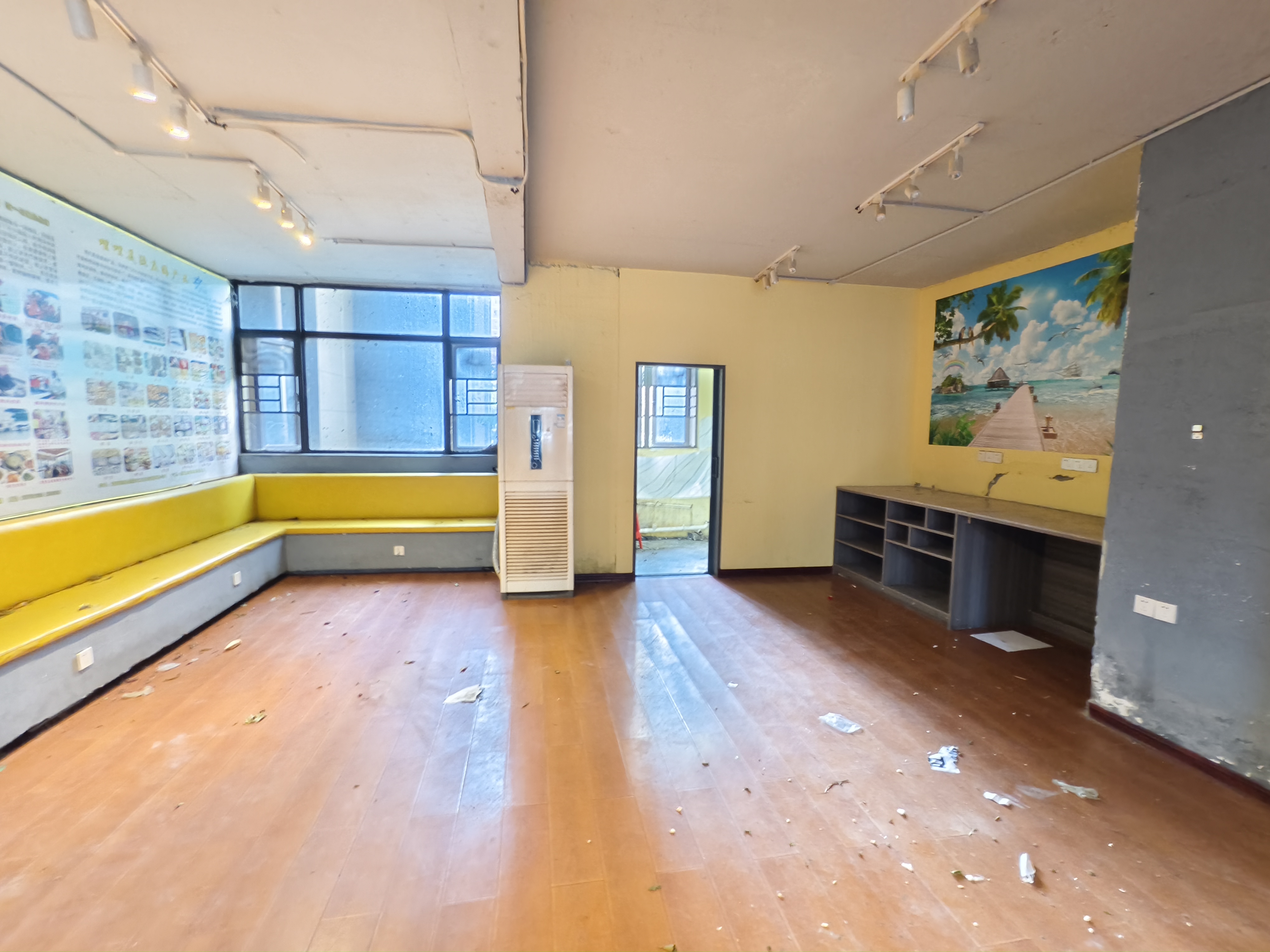 绿地海德公馆   150.0㎡      8000.0元/月室内图