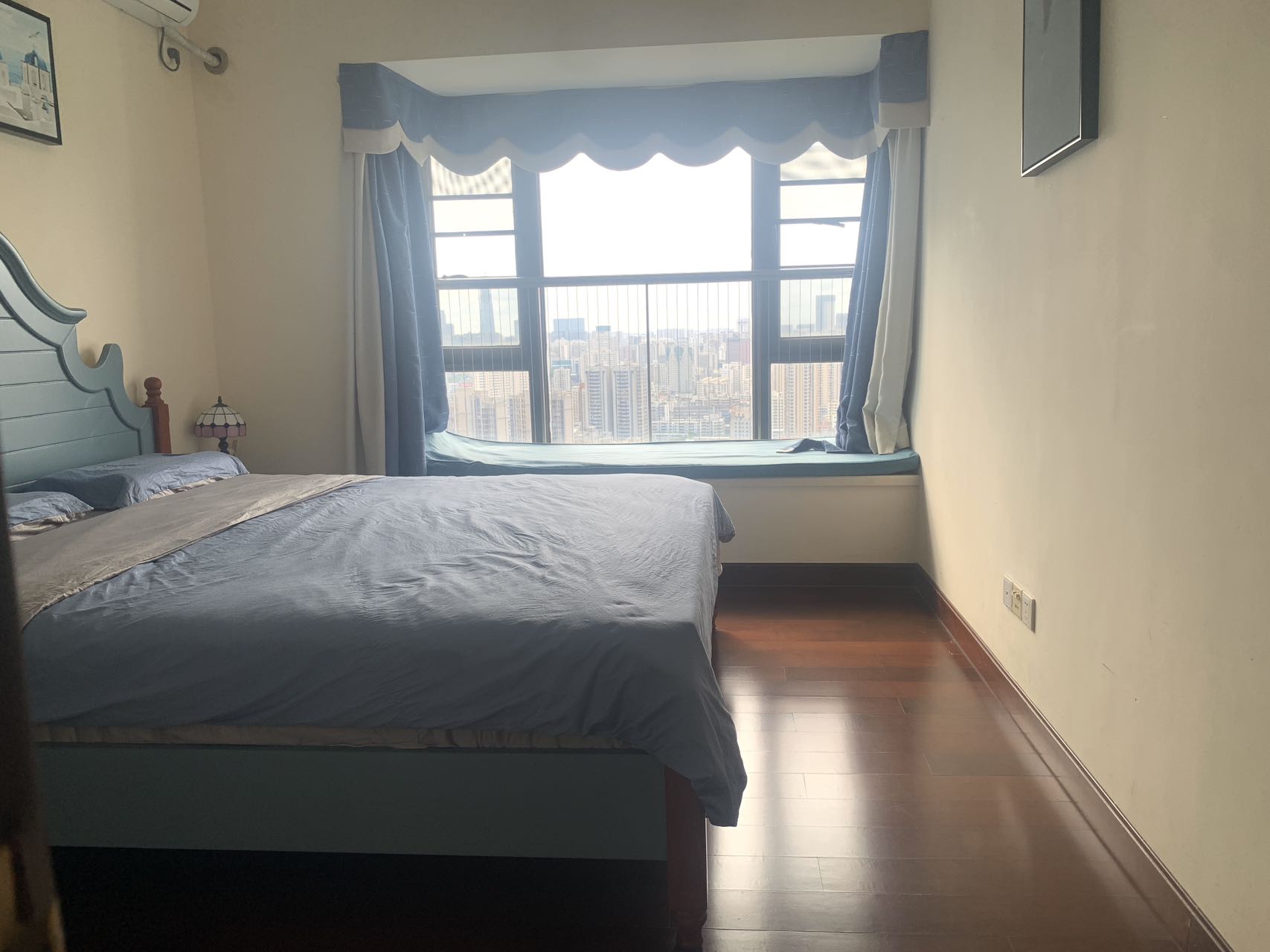 恒大外滩  2室2厅1卫    150.0万客厅