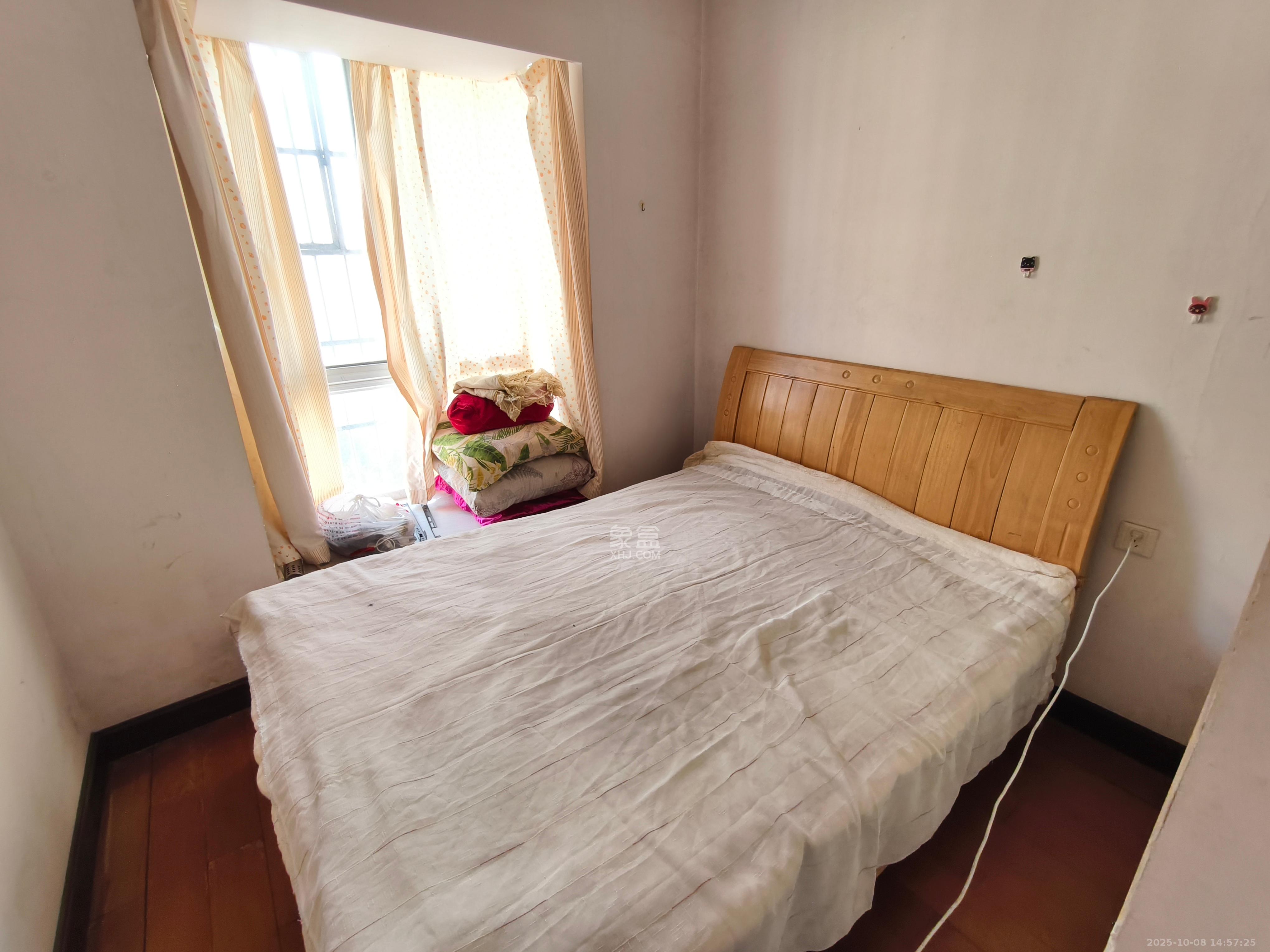 星语林名园  4室2厅2卫    2400.0元/月室内图