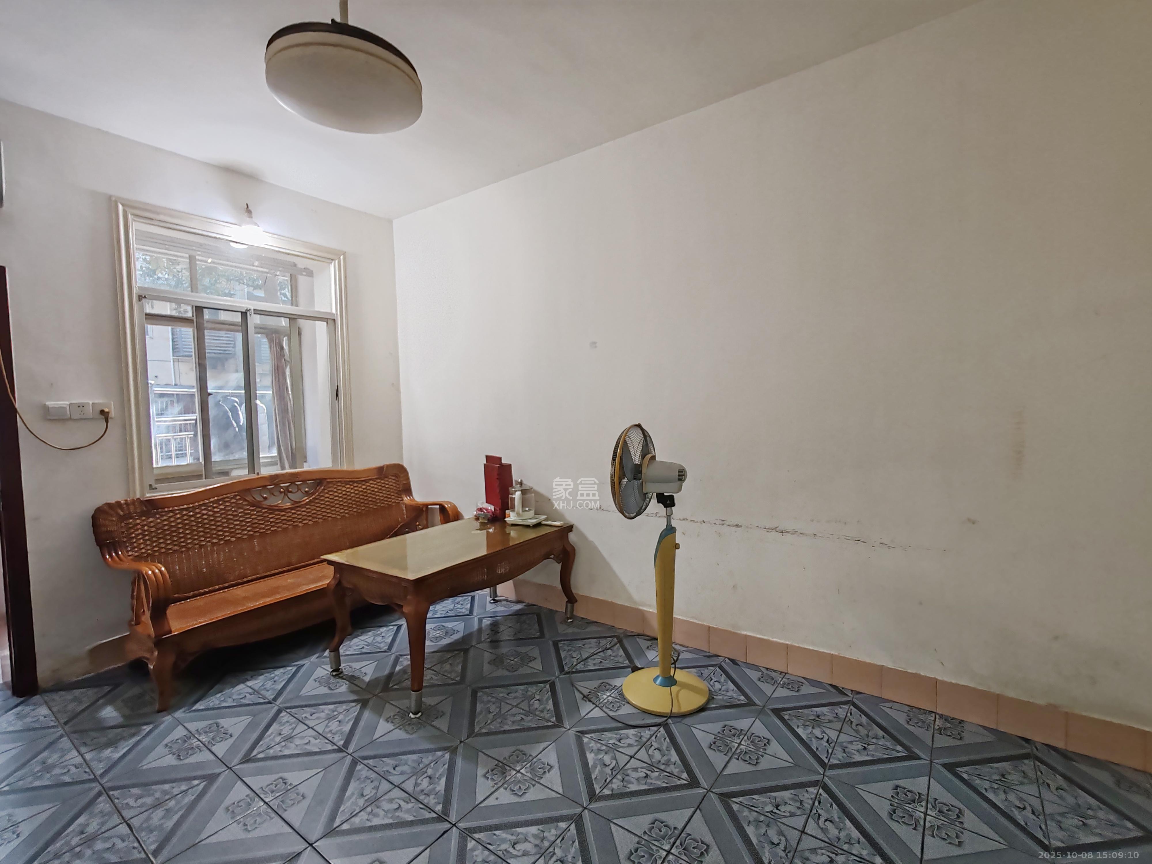 公交金盆小区  2室1厅1卫    1300.0元/月室内图