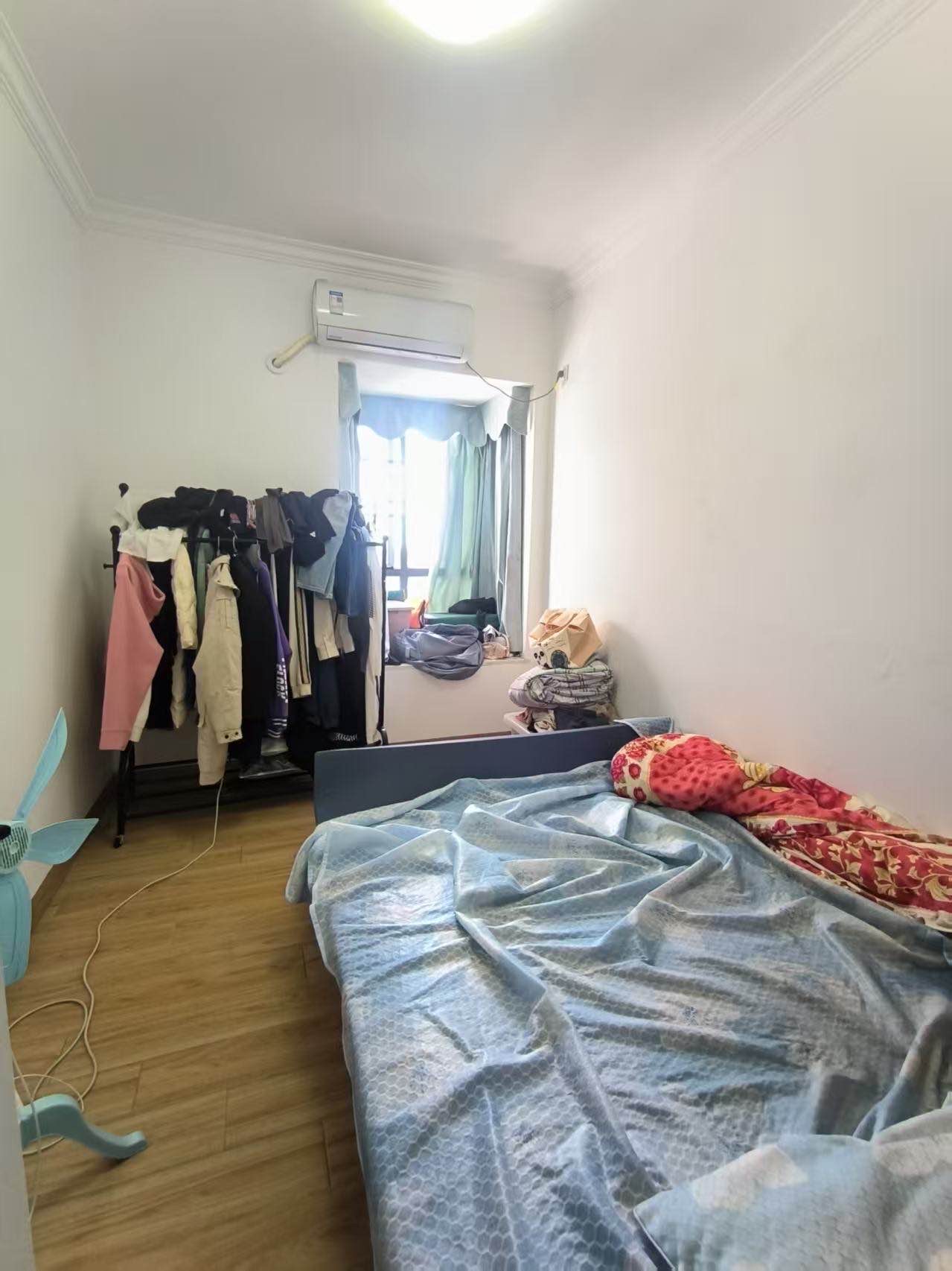 红城湖延长线(别名:滨江华庭) 3室2厅2卫 148.0万 红城湖延长线(别名:滨江华庭) 3室2厅2卫 148.0万客厅