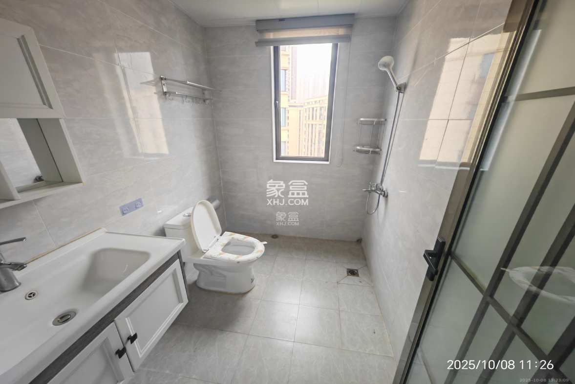 绿地海外滩二期  4室2厅2卫    2400.0元/月 绿地海外滩二期  4室2厅2卫    2400.0元/月室内图