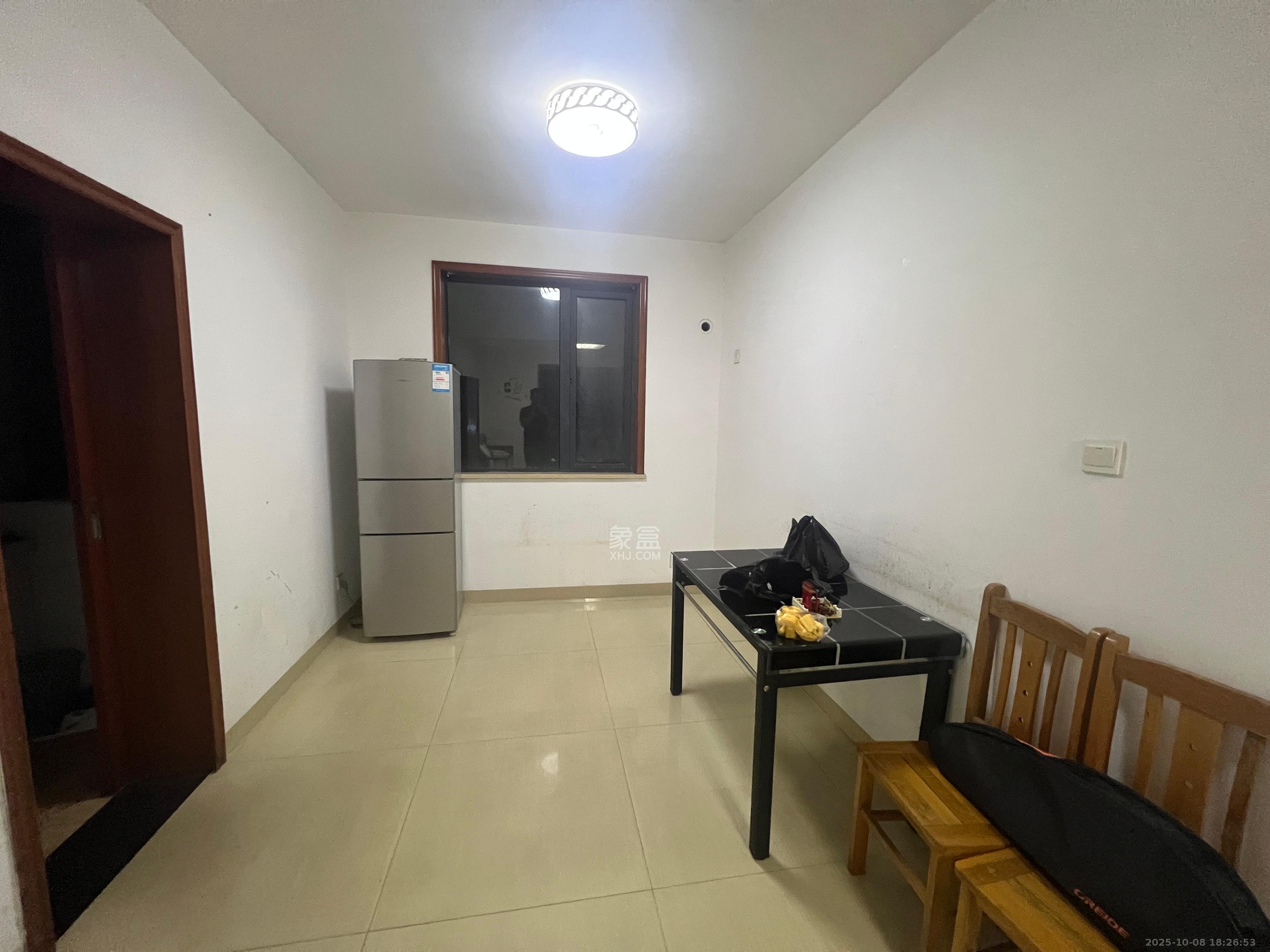 华悦城  3室2厅2卫    2500.0元/月 华悦城  3室2厅2卫    2500.0元/月室内图