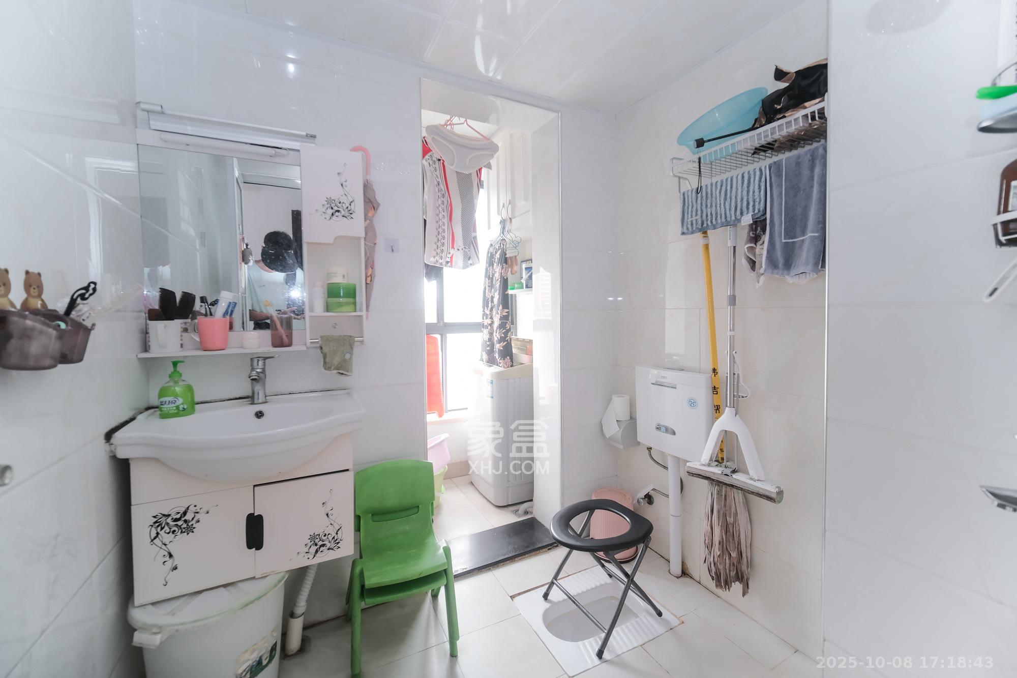 山水湾 1室1厅1卫 32.8万 山水湾 1室1厅1卫 32.8万卫生间