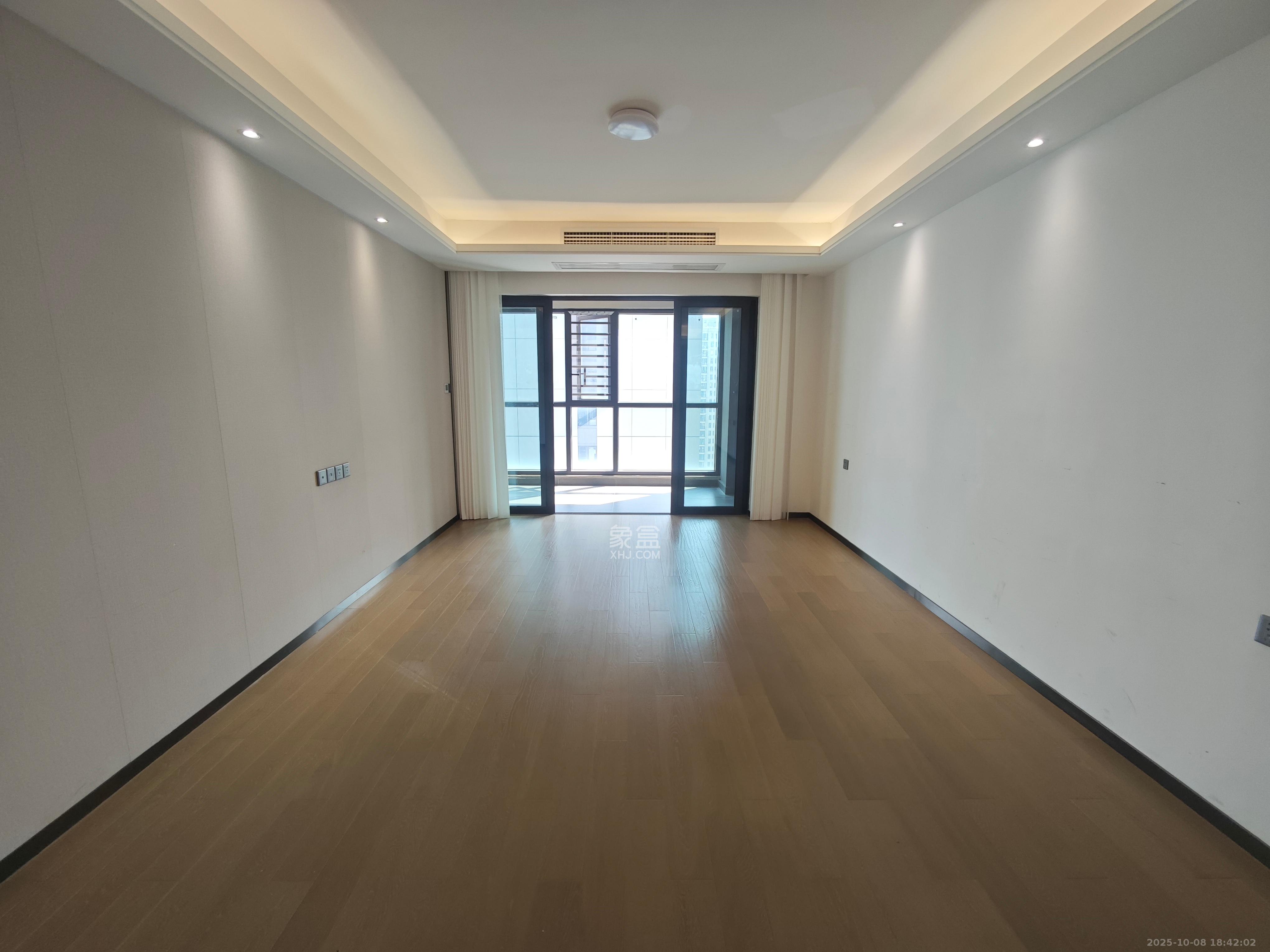 招商华发天汇  4室2厅2卫    4500.0元/月室内图