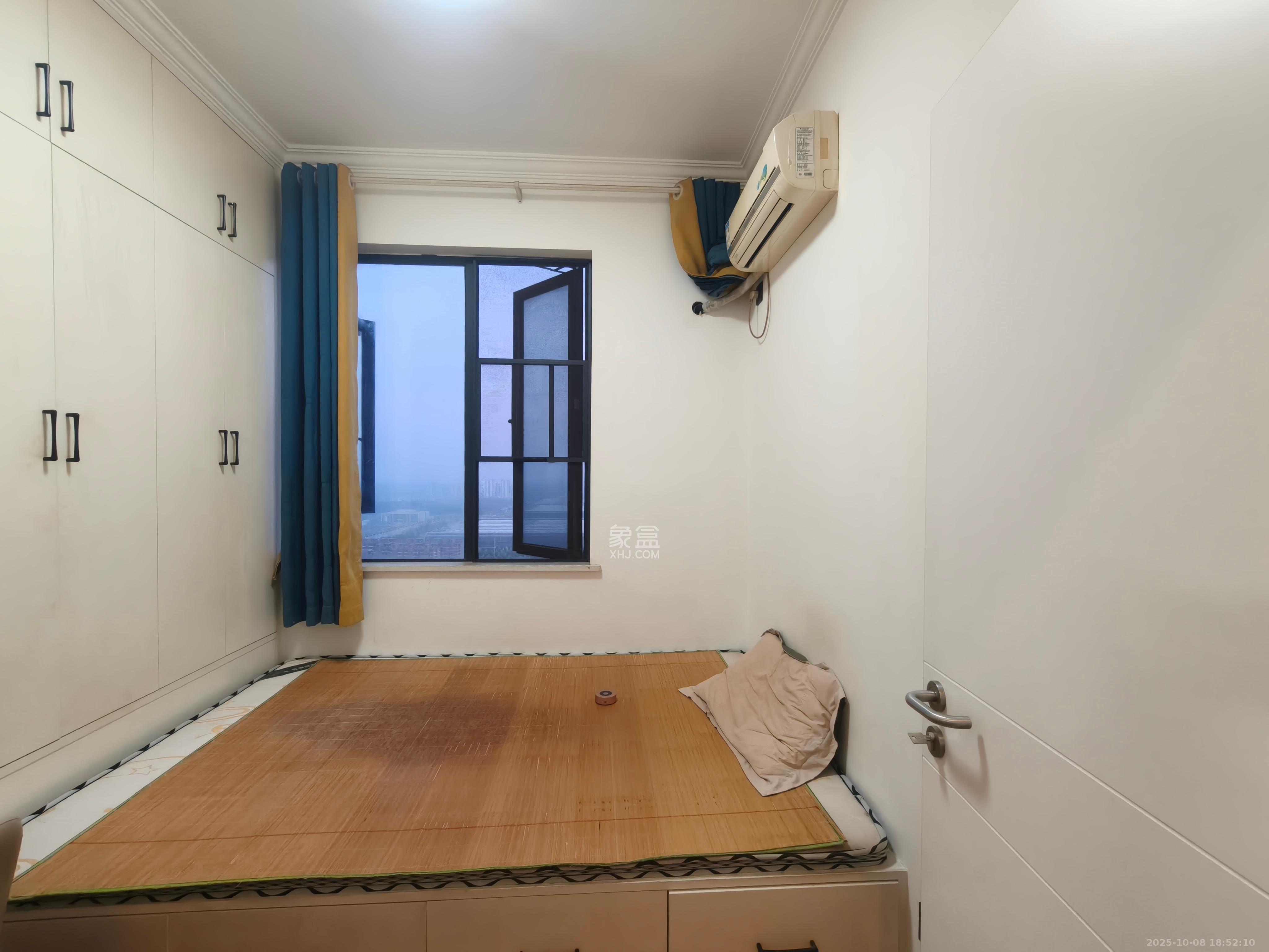 紫华郡 3室2厅1卫 2100.0元/月 紫华郡 3室2厅1卫 2100.0元/月室内图