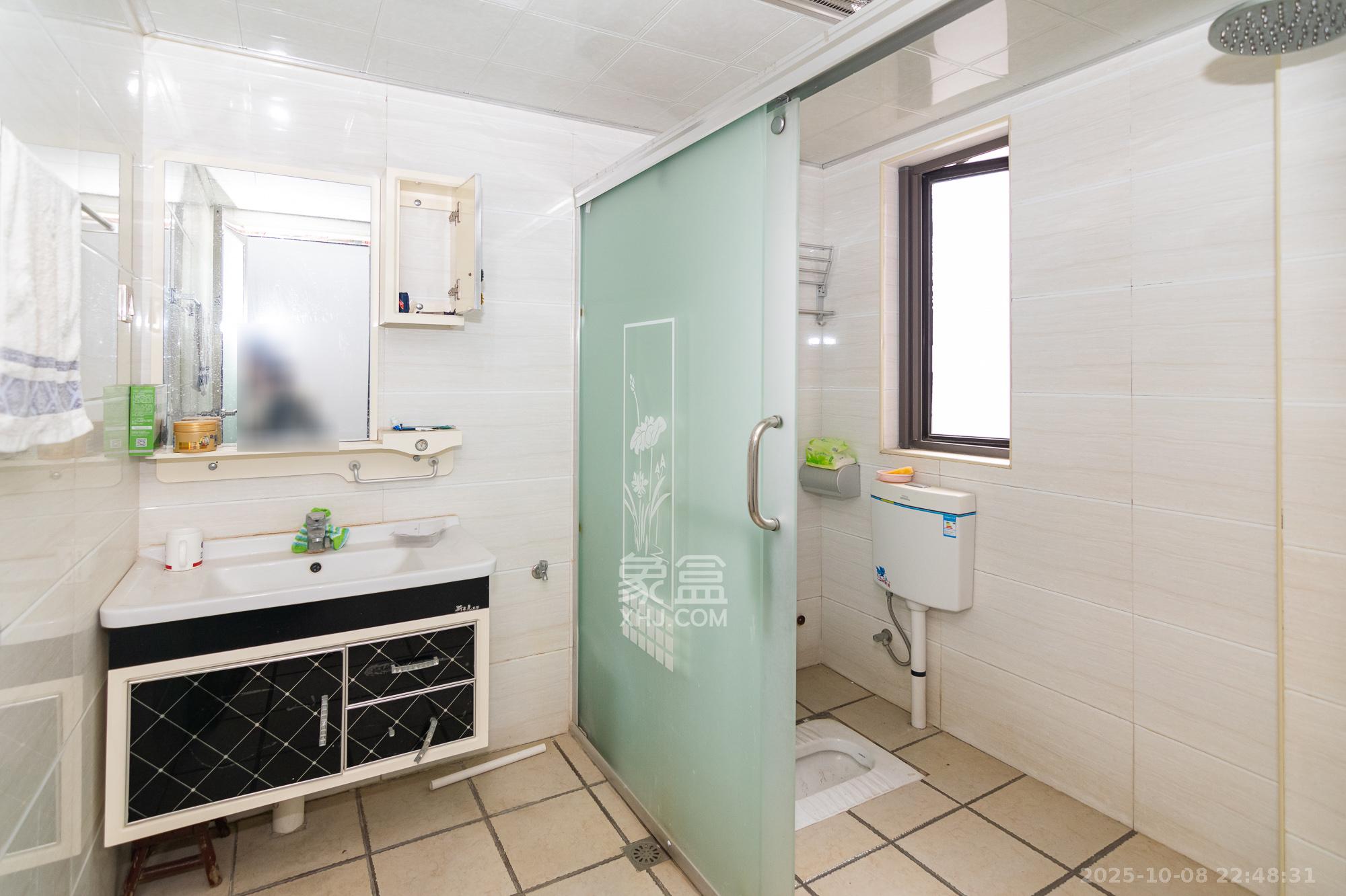 新城国际花都  3室2厅1卫    62.8万卫生间