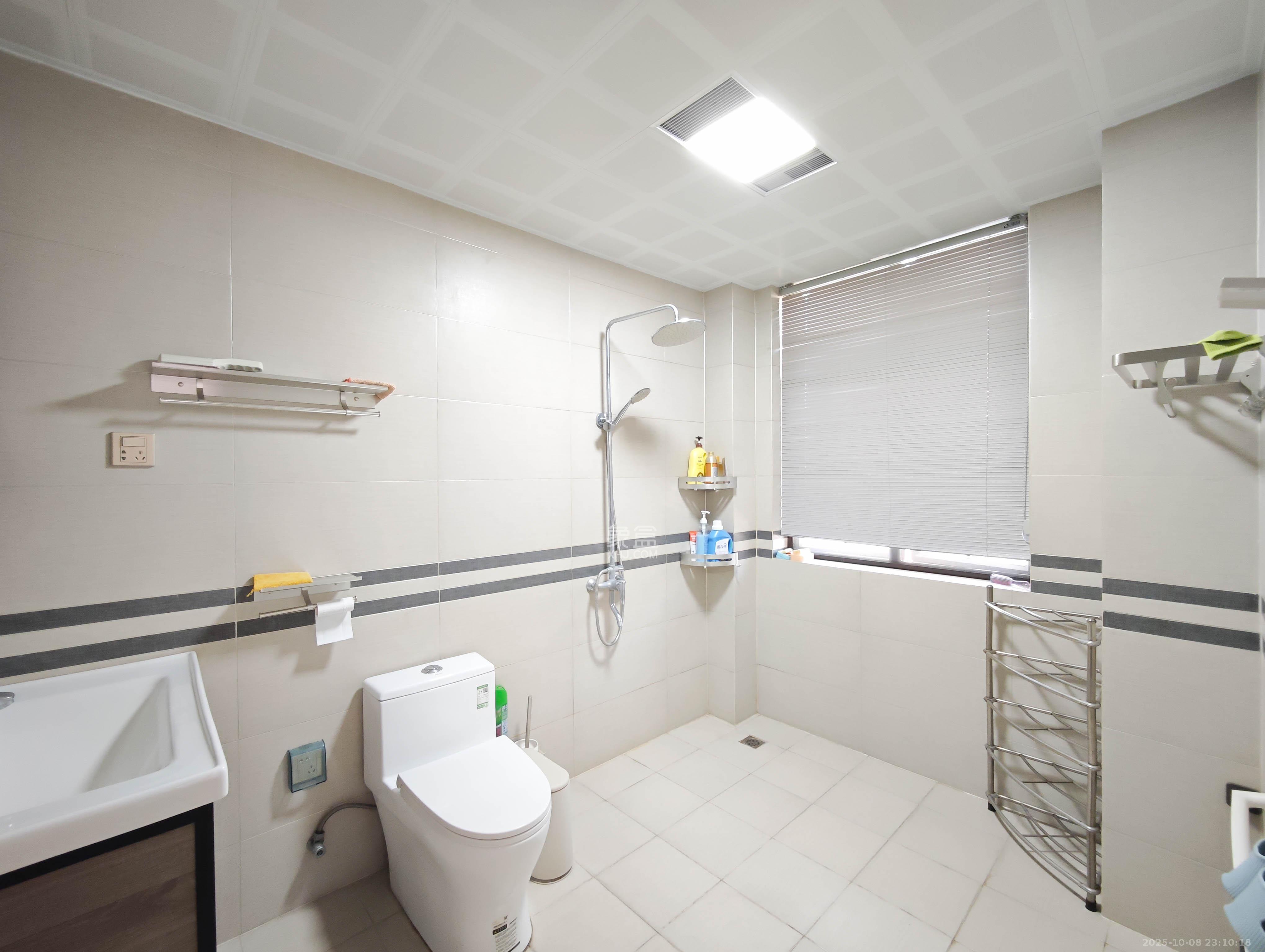 宏聚地中海  9室2厅5卫    310.0万 宏聚地中海  9室2厅5卫    310.0万卫生间