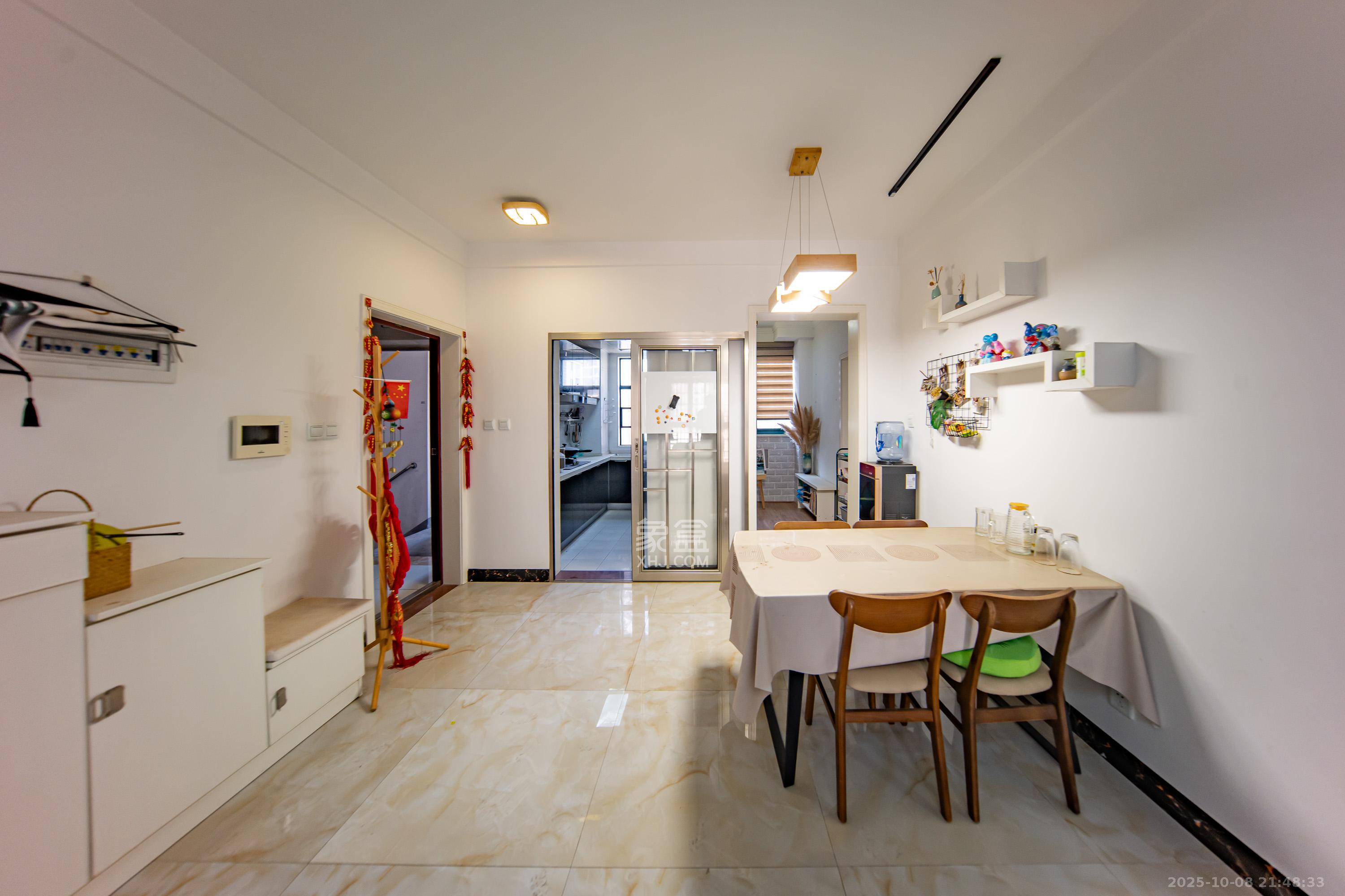 洋湖时代  3室2厅1卫    80.0万客厅