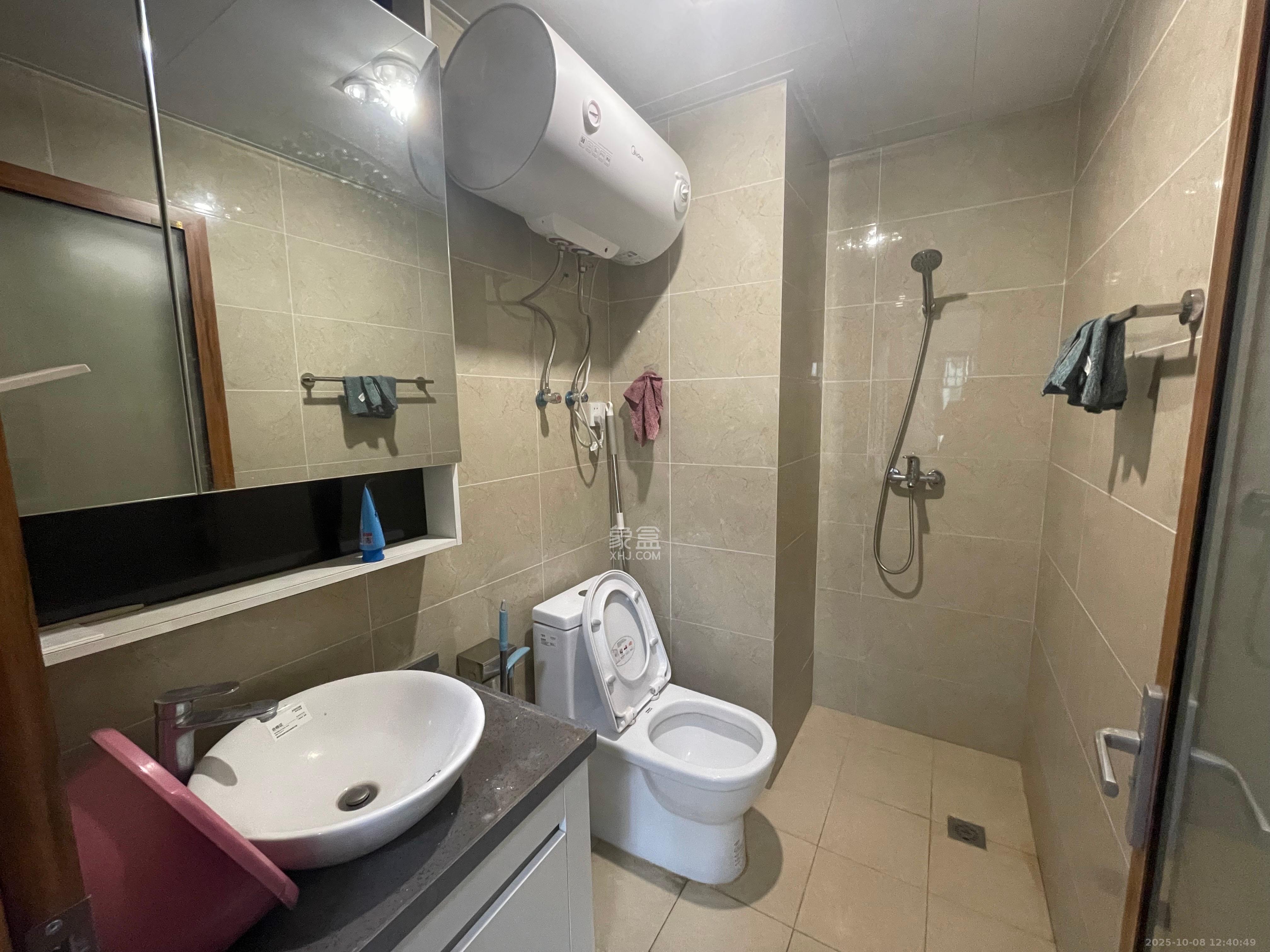 荣泰广场 1室0厅0卫 1100.0元/月 荣泰广场 1室0厅0卫 1100.0元/月室内图