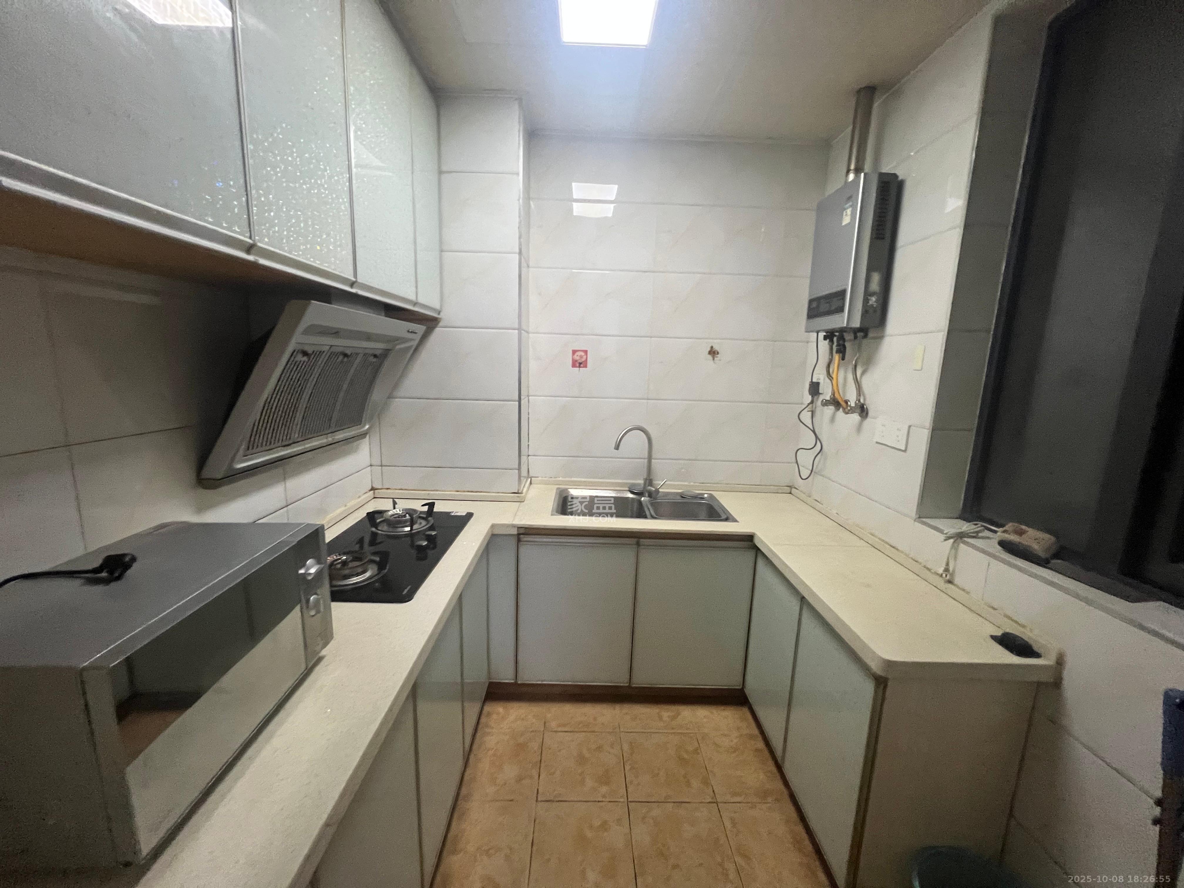 华悦城  3室2厅2卫    2500.0元/月 华悦城  3室2厅2卫    2500.0元/月室内图