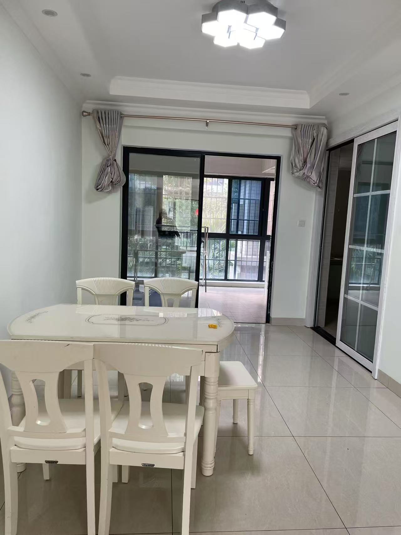 蓝城印象 4室2厅2卫 6500.0元/月 蓝城印象 4室2厅2卫 6500.0元/月室内图