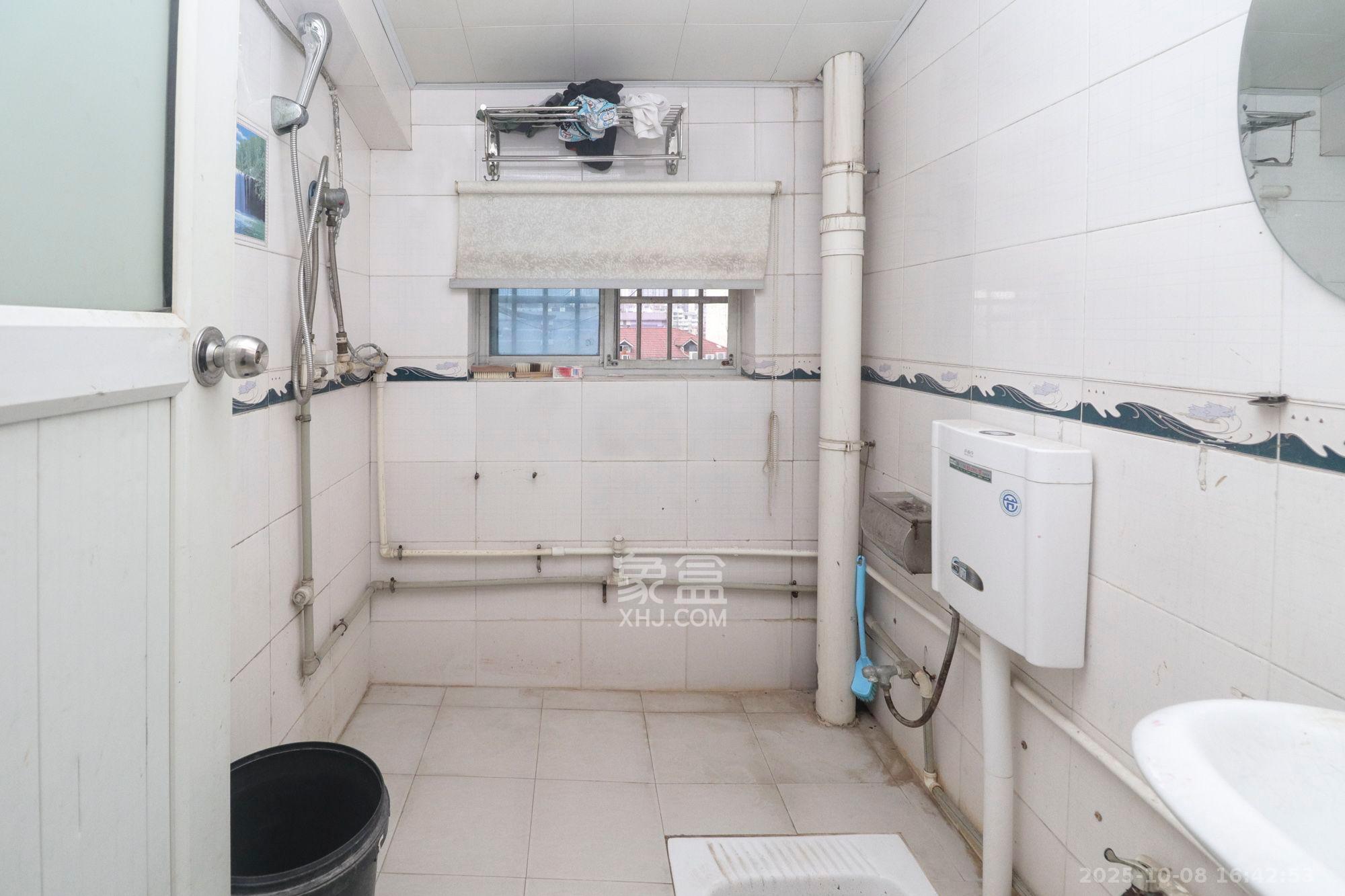 新雅园 6室2厅1卫 3400.0元/月 新雅园 6室2厅1卫 3400.0元/月室内图