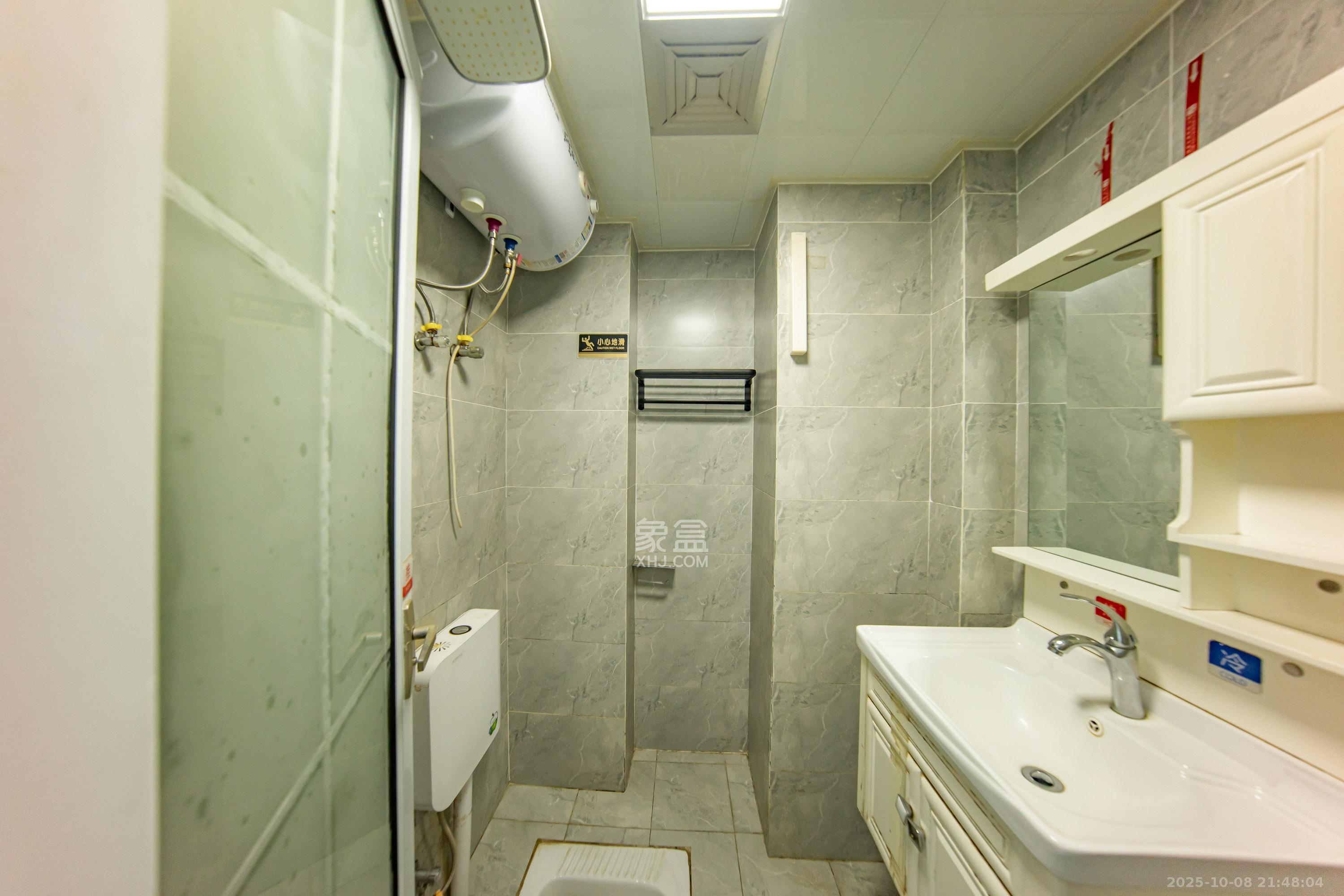 洋湖时代 1室1厅1卫 20.0万 洋湖时代 1室1厅1卫 20.0万卫生间