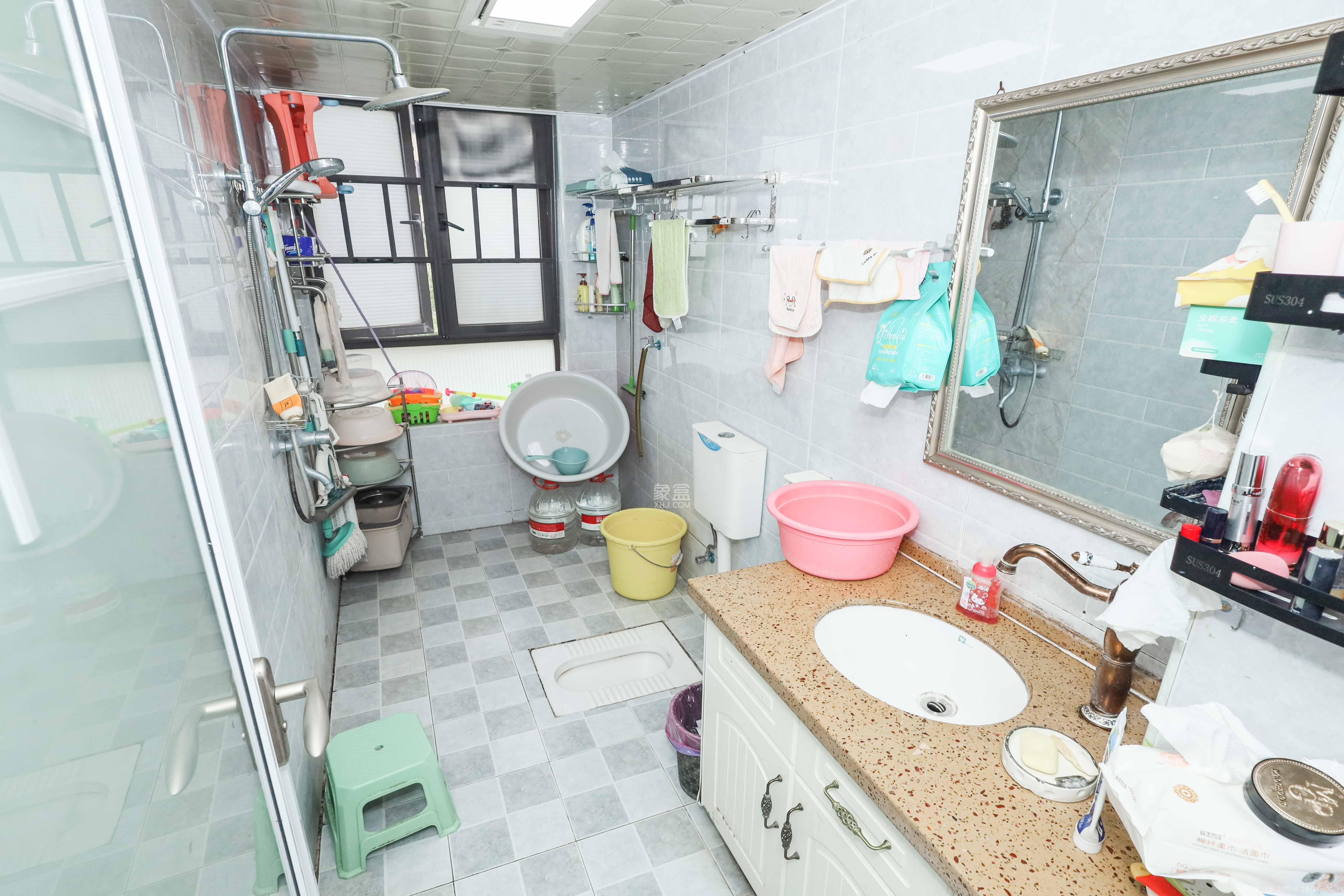 保利麓谷林语D区  4室2厅2卫    128.0万卫生间