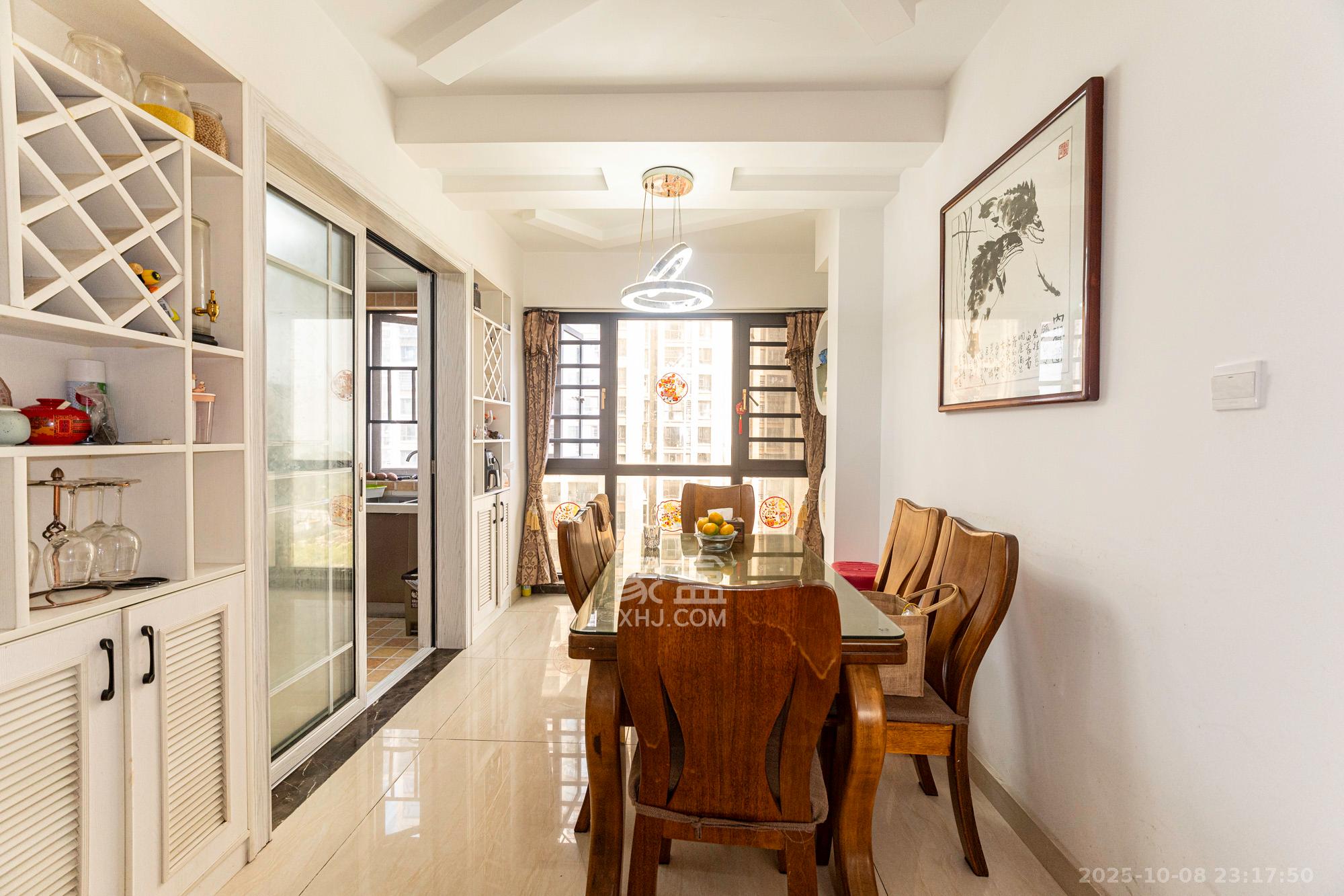 国泰九龙湾 3室2厅2卫 91.8万 国泰九龙湾 3室2厅2卫 91.8万客厅