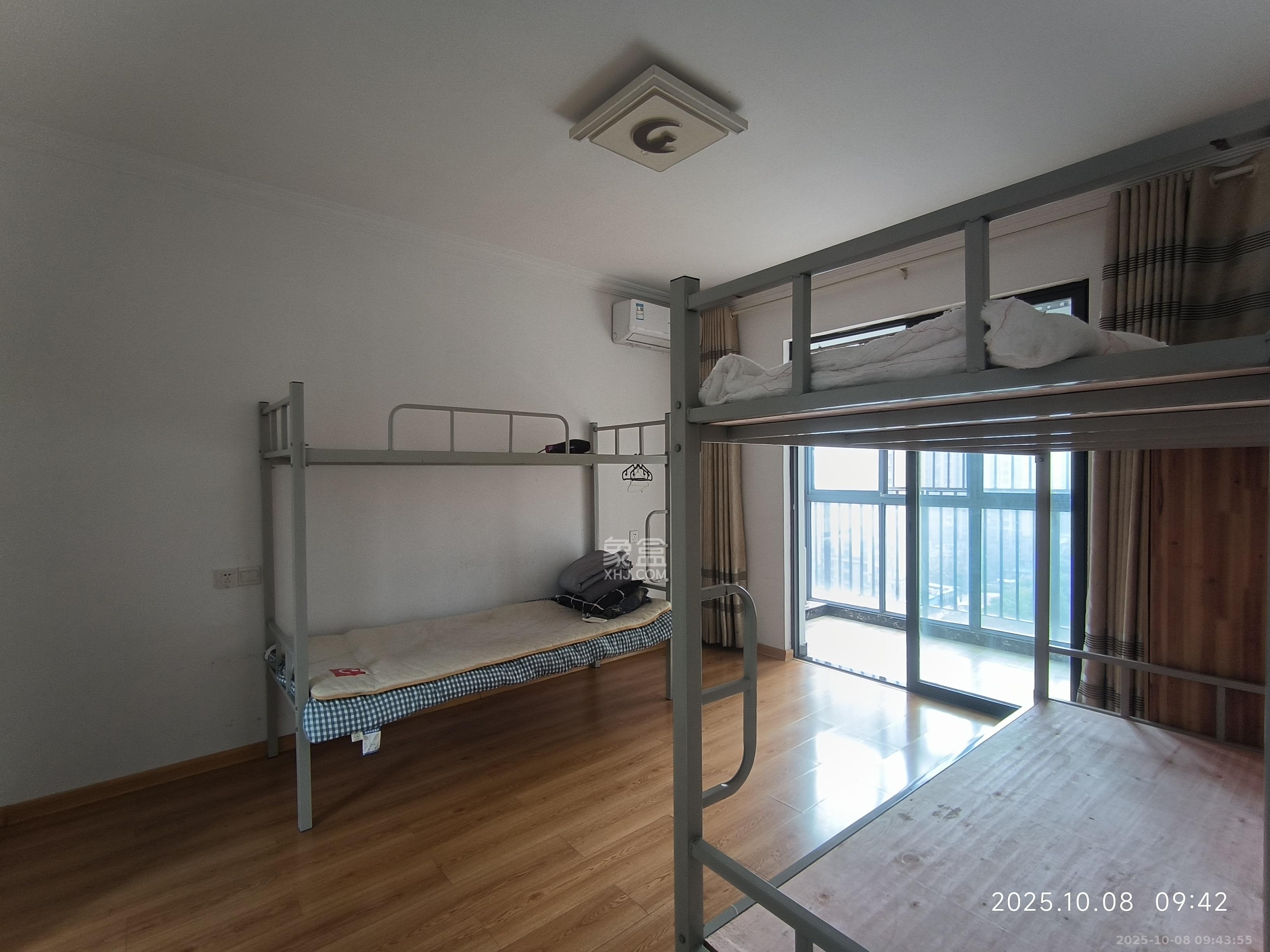 华润凤凰城二期  3室2厅2卫    1500.0元/月室内图