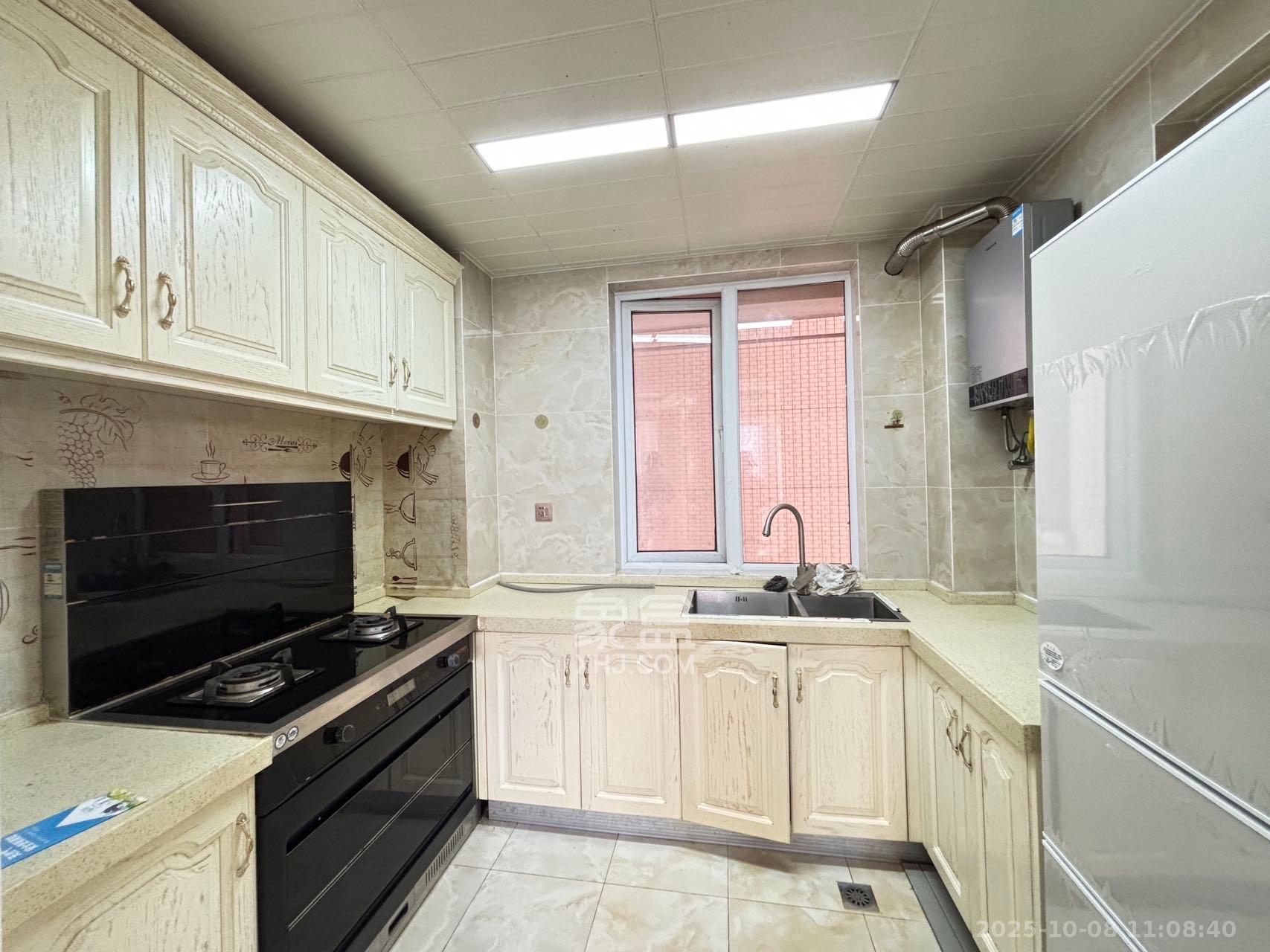 丽发新城 3室2厅2卫 2500.0元/月 丽发新城 3室2厅2卫 2500.0元/月室内图