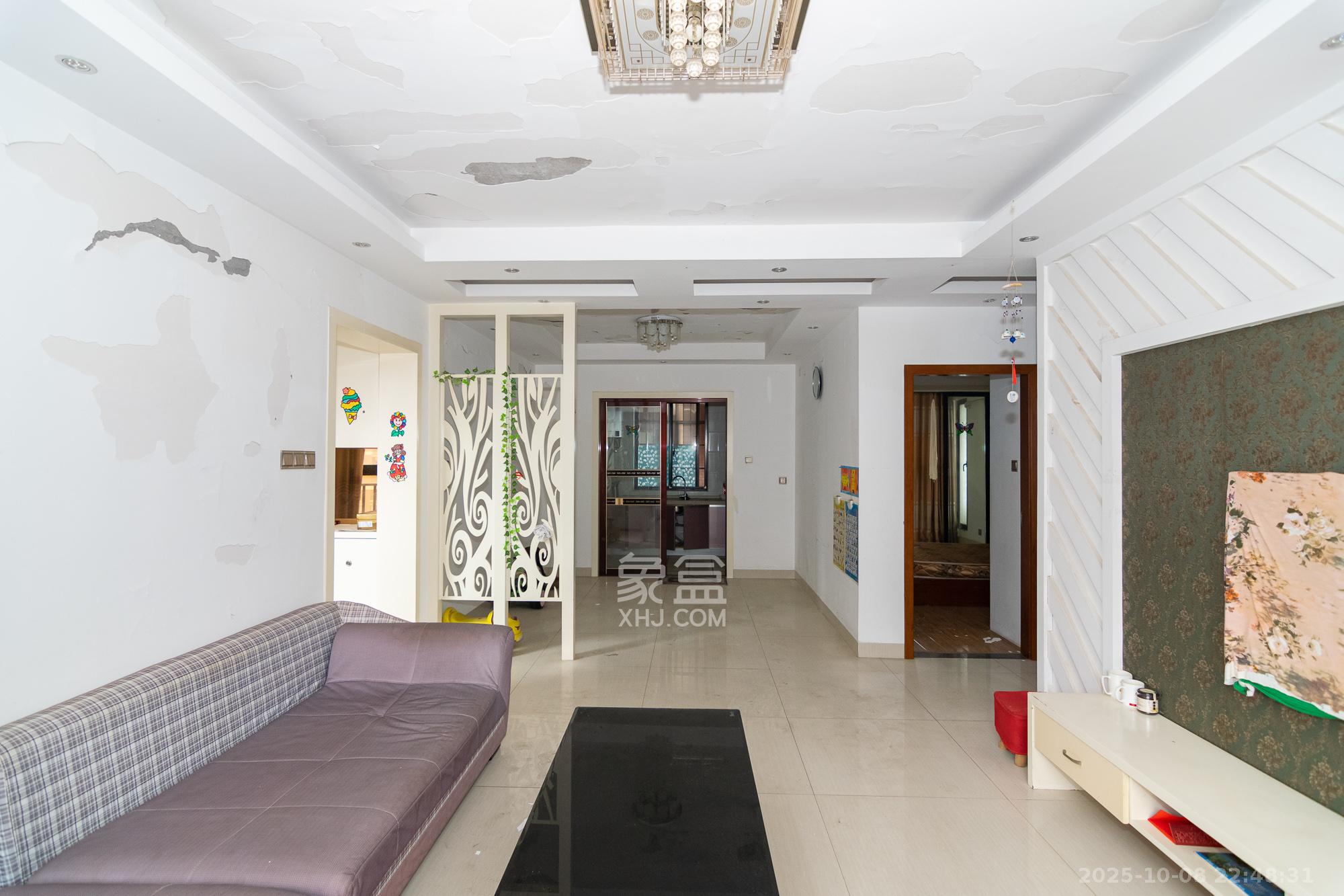 新城国际花都  3室2厅1卫    62.8万客厅