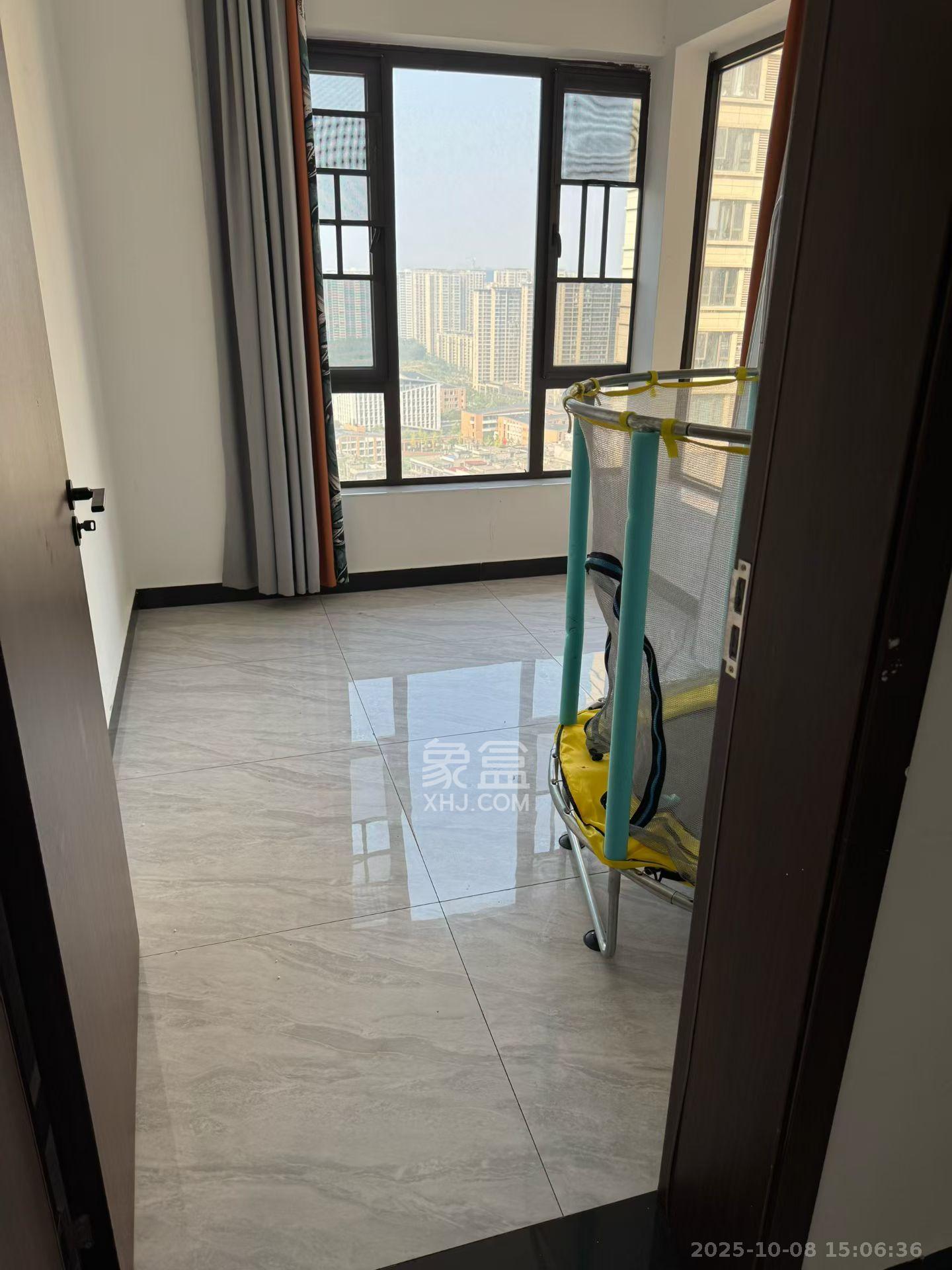 润和山水郡 4室2厅2卫 2200.0元/月 润和山水郡 4室2厅2卫 2200.0元/月室内图