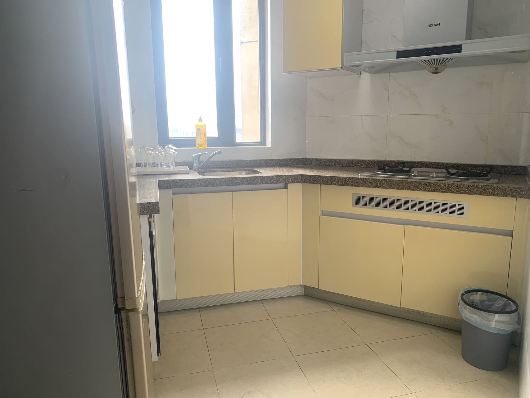 恒大外滩  2室2厅1卫    150.0万客厅