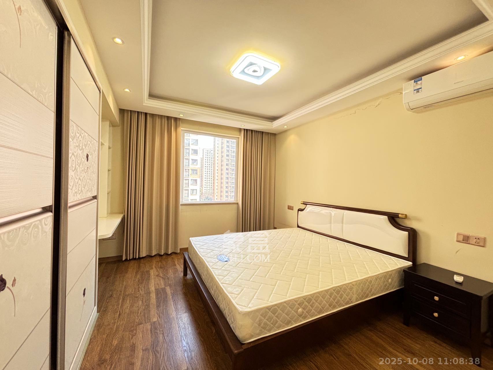 丽发新城 3室2厅2卫 2500.0元/月 丽发新城 3室2厅2卫 2500.0元/月室内图