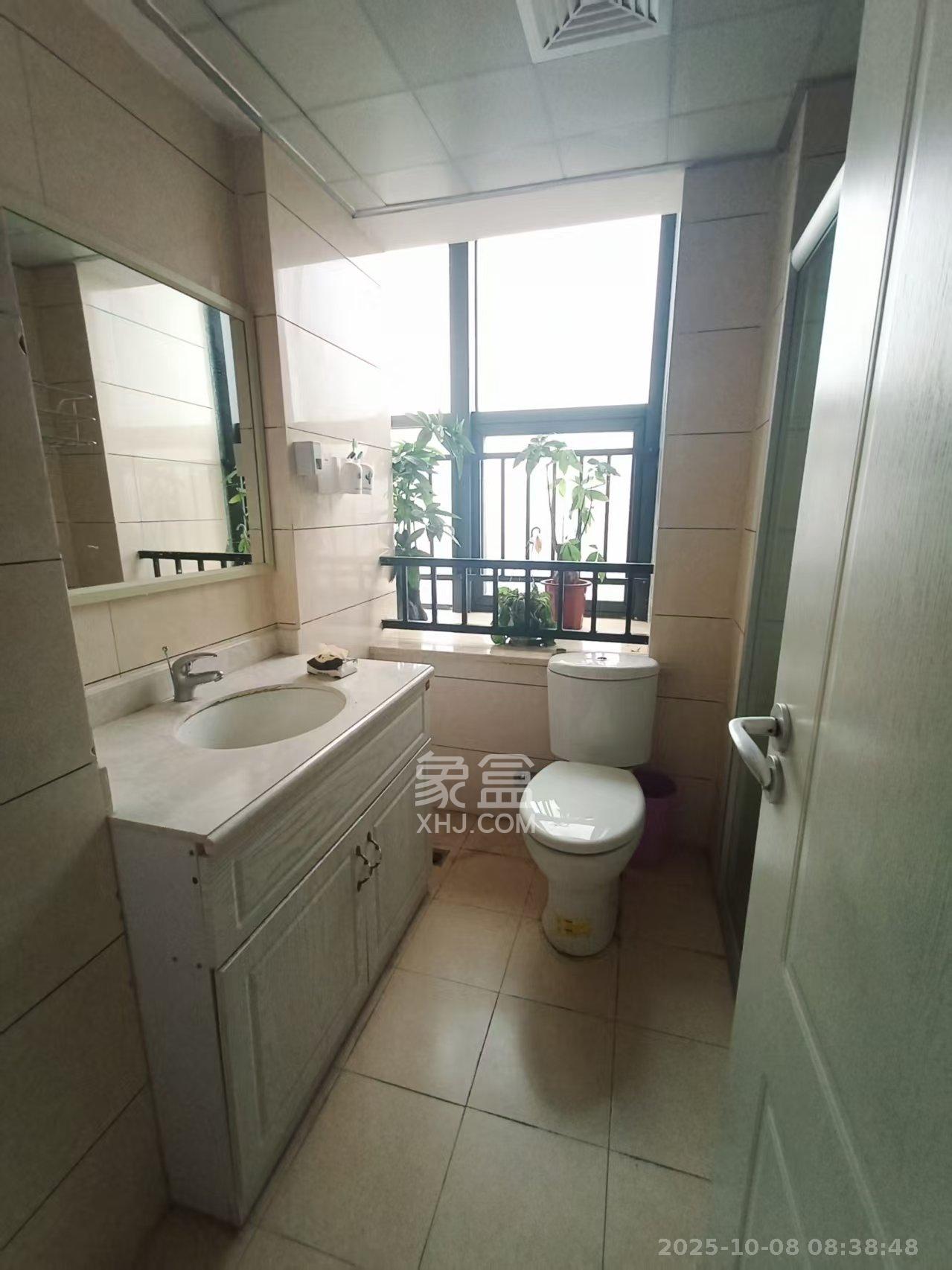 蓝湾国际广场  1室1厅1卫    1700.0元/月 蓝湾国际广场  1室1厅1卫    1700.0元/月室内图