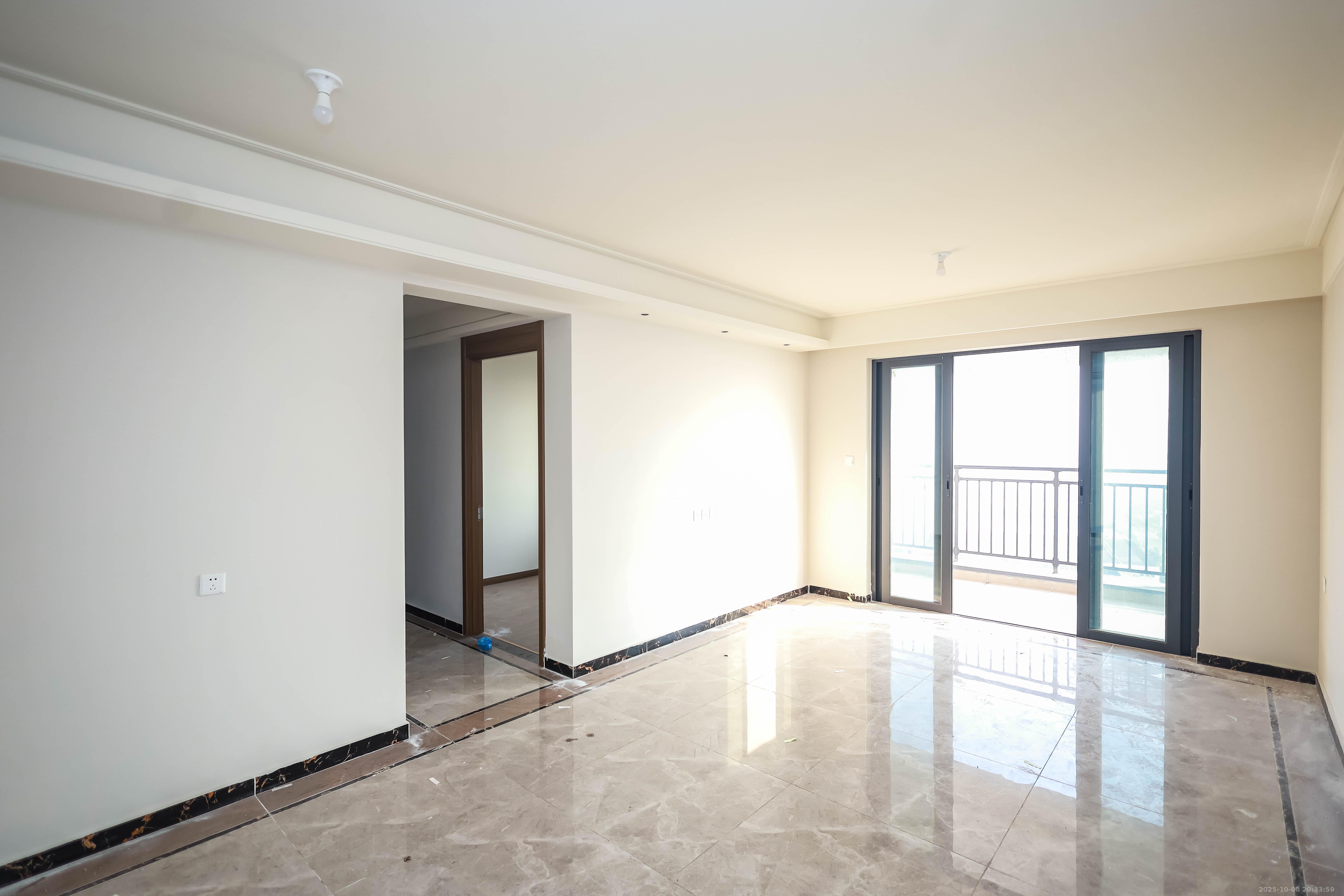 保利恒伟时光印象  4室2厅2卫    103.8万客厅