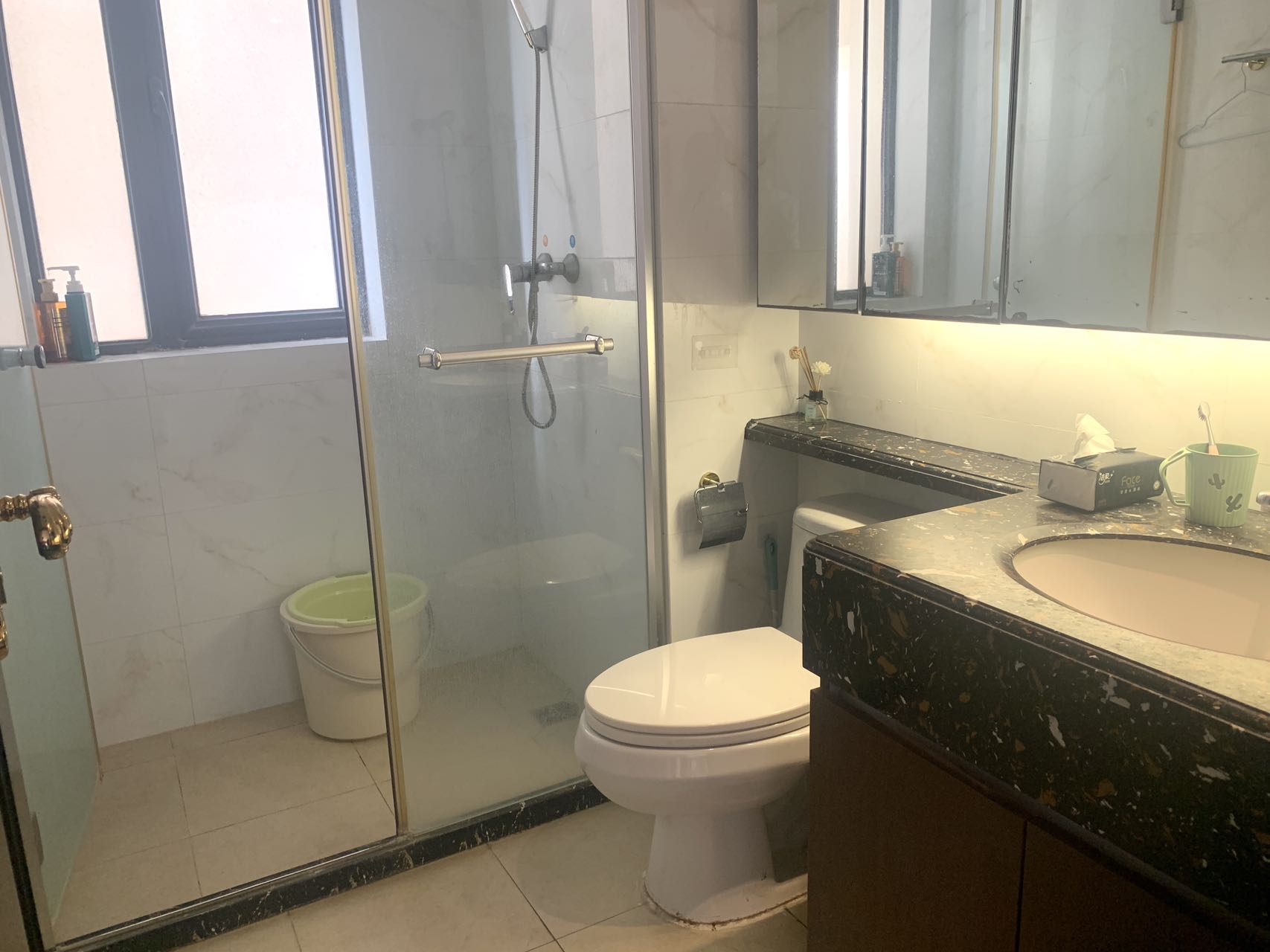 恒大外滩  2室2厅1卫    150.0万客厅