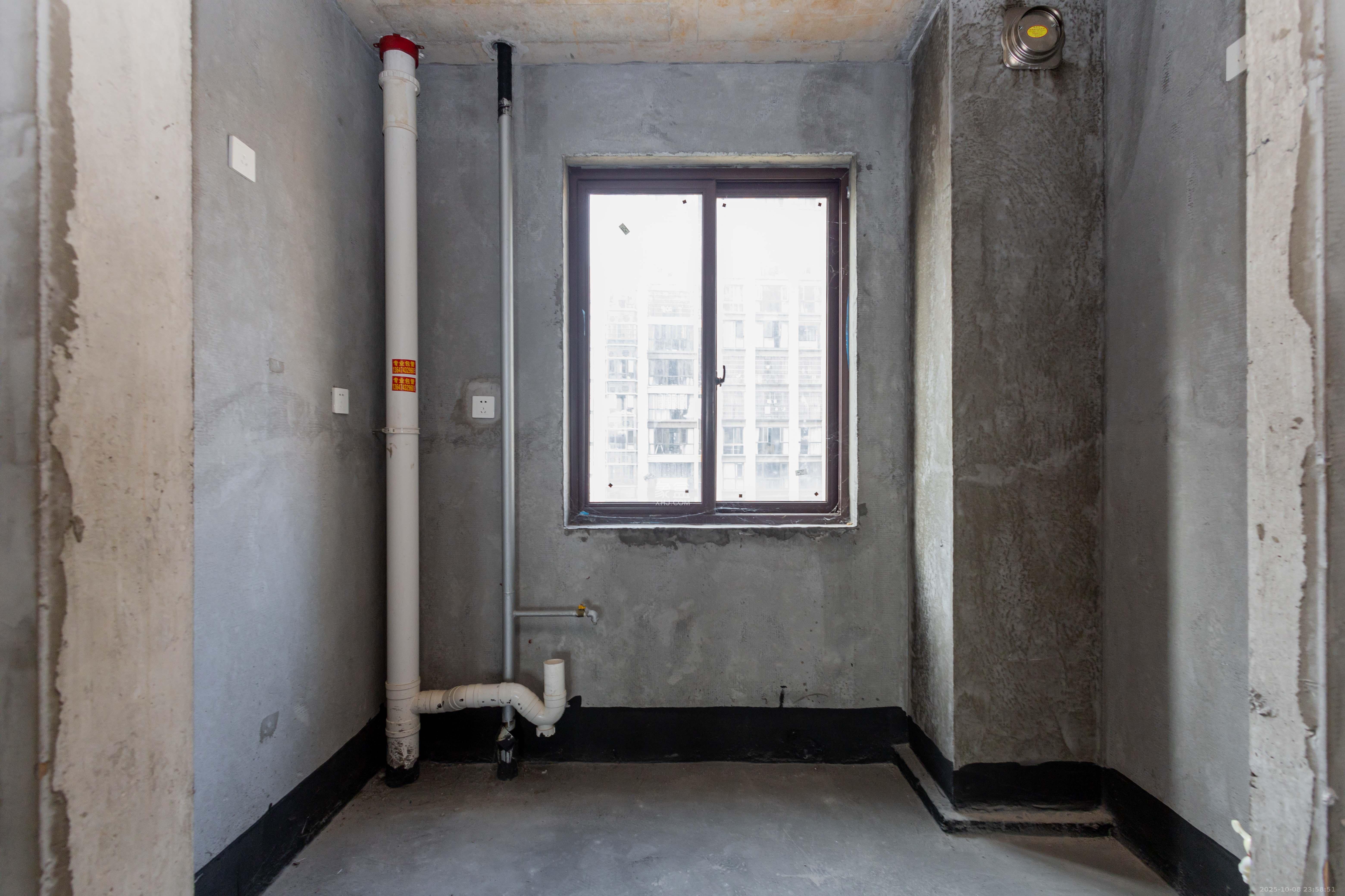 东方美地  4室2厅2卫    99.8万厨房