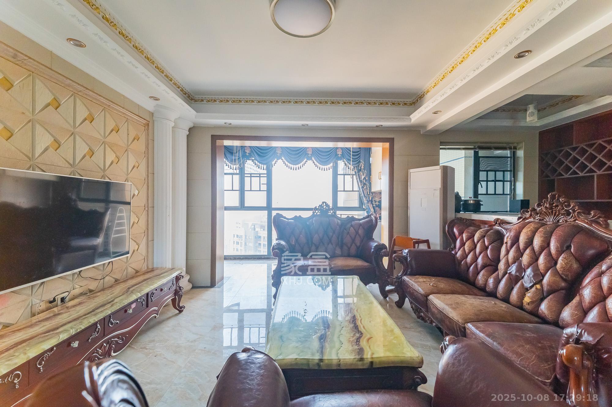 方略城市广场 3室2厅2卫 88.8万 方略城市广场 3室2厅2卫 88.8万客厅