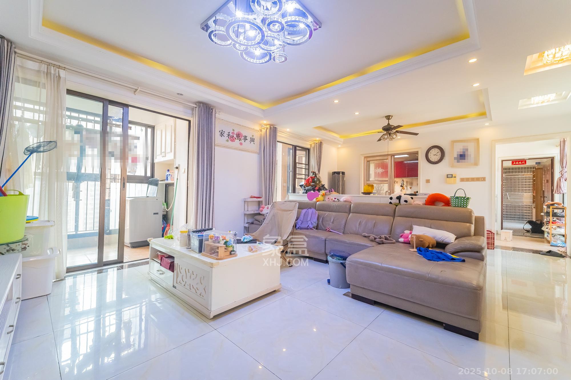 华润凤凰城三期  4室2厅2卫    122.8万