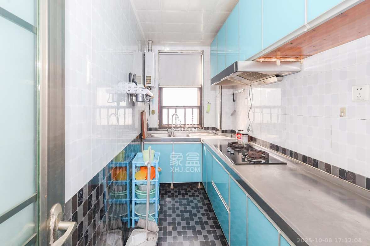 旭辉藏郡(藏郡、旭湘华府) 3室2厅1卫 240.0万 旭辉藏郡(藏郡、旭湘华府) 3室2厅1卫 240.0万厨房