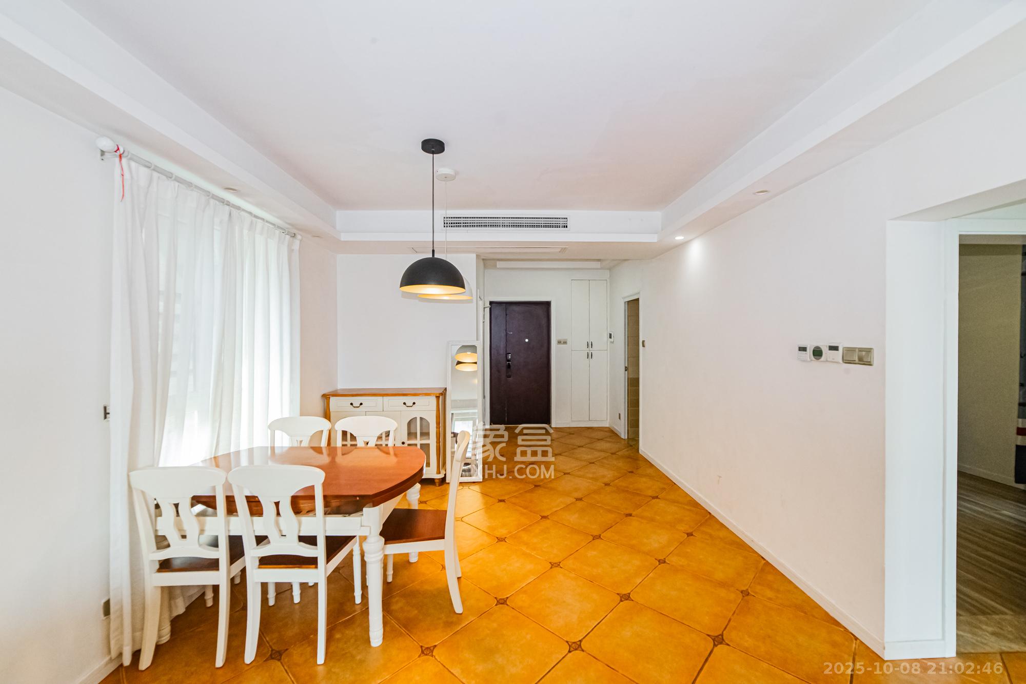 北辰三角洲B2E2区  3室2厅1卫    135.0万 北辰三角洲B2E2区  3室2厅1卫    135.0万客厅