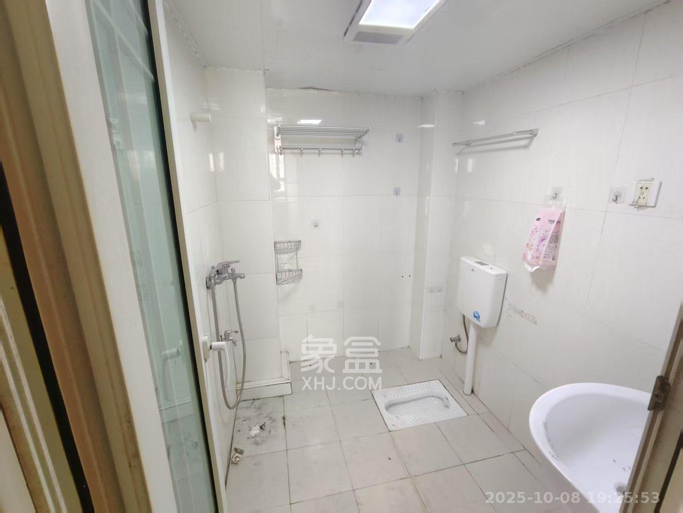 左岸右岸  1室1厅1卫    1600.0元/月 左岸右岸  1室1厅1卫    1600.0元/月室内图