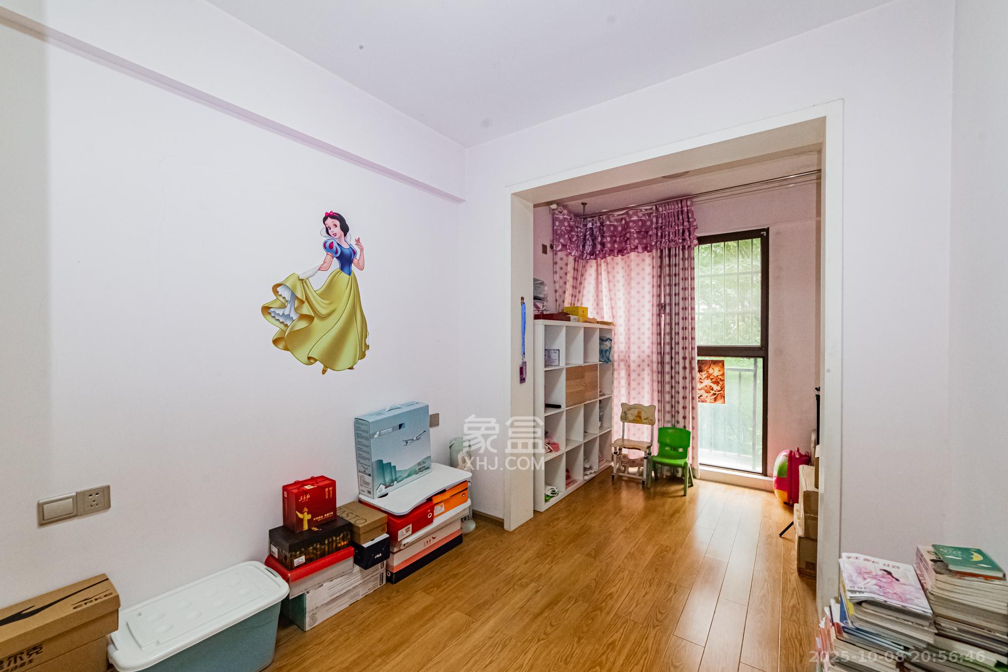 万国城（当代满庭春MOMA）一期  3室2厅2卫    85.0万卧室