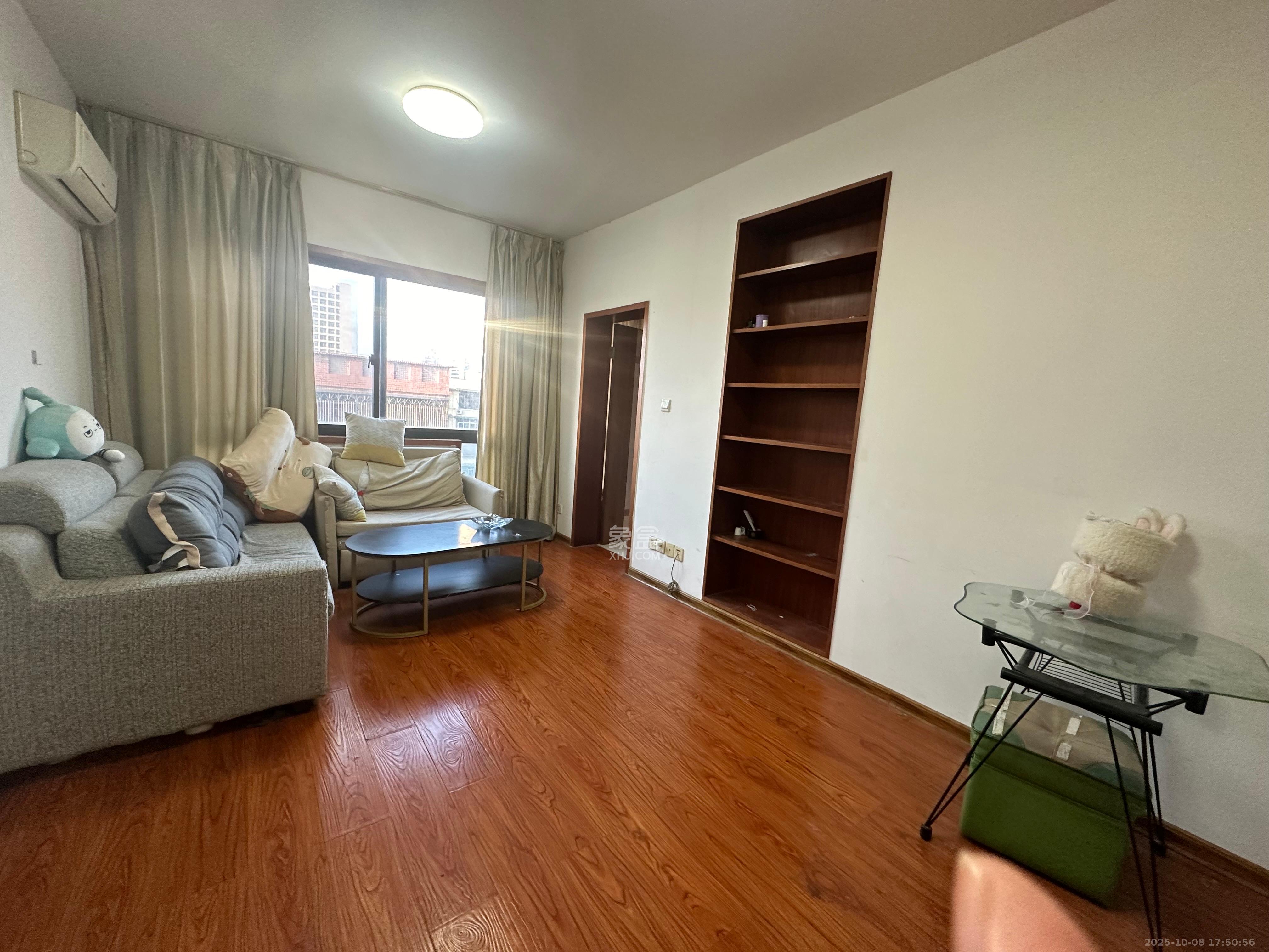 城市森林  1室1厅1卫    2000.0元/月 城市森林  1室1厅1卫    2000.0元/月