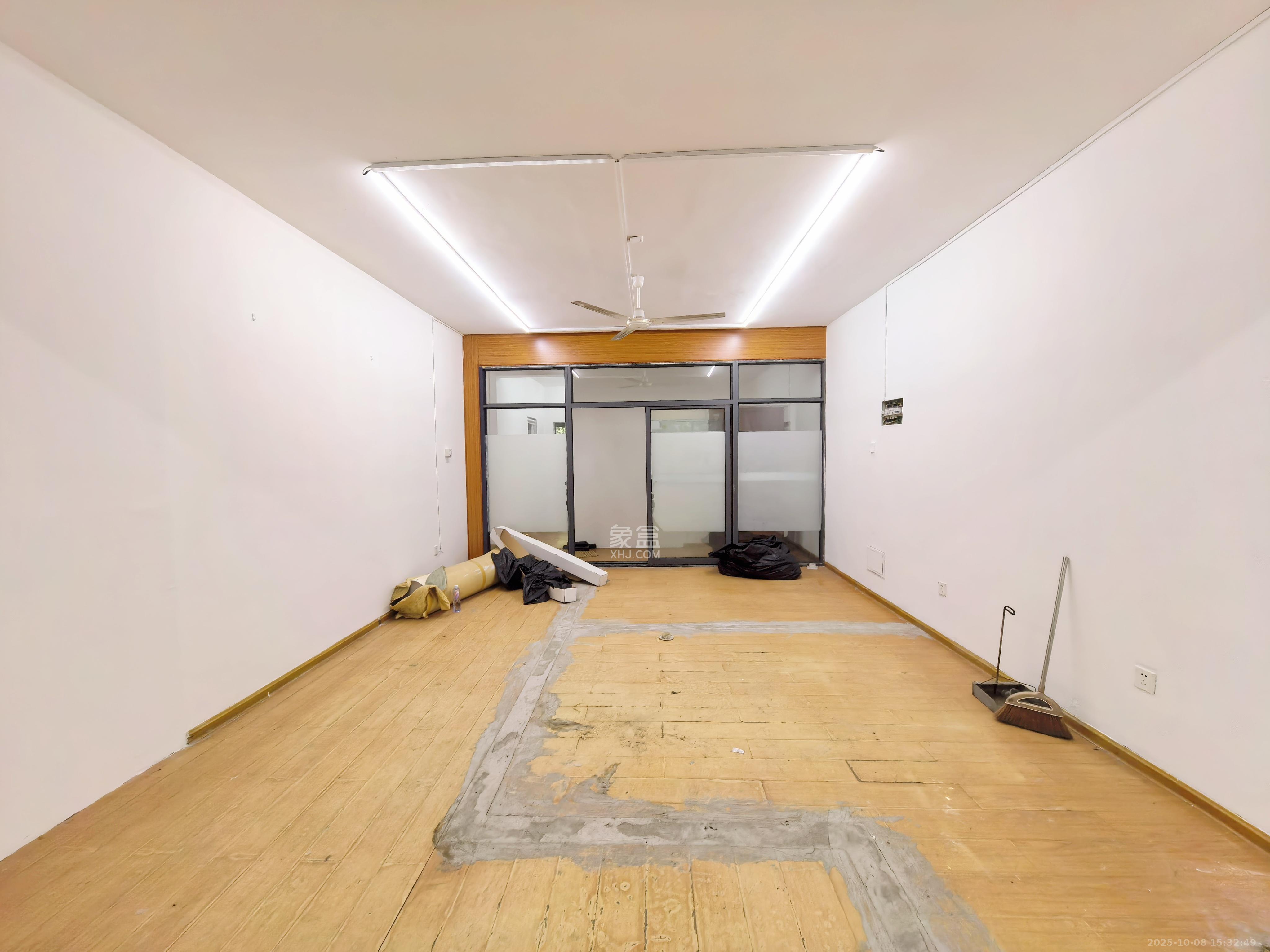 中城丽景香山园 4室2厅2卫 3200.0元/月 中城丽景香山园 4室2厅2卫 3200.0元/月室内图