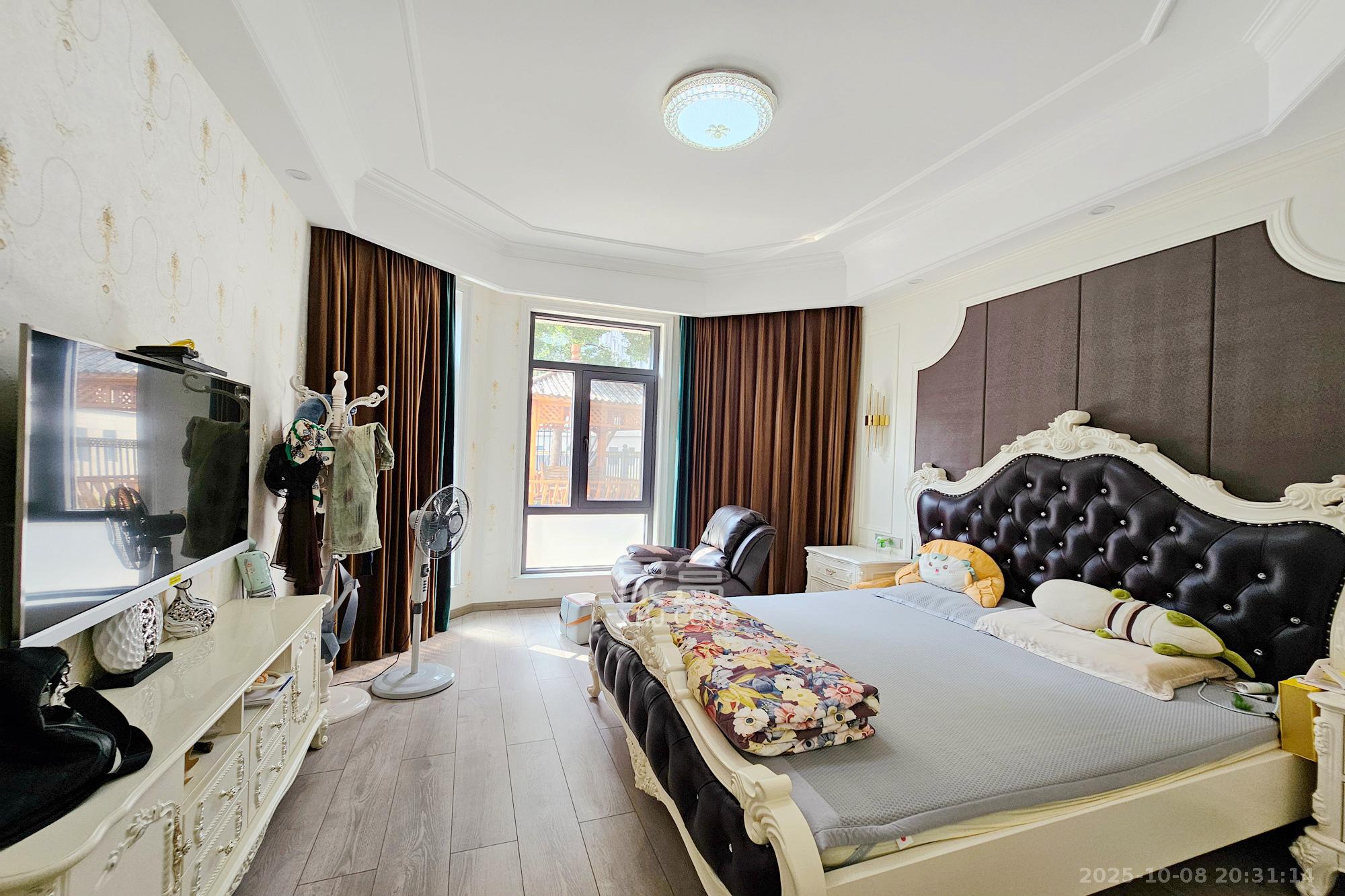 明昇壹城(明昇时代广场)一期 5室2厅2卫 520.0万 明昇壹城(明昇时代广场)一期 5室2厅2卫 520.0万卧室