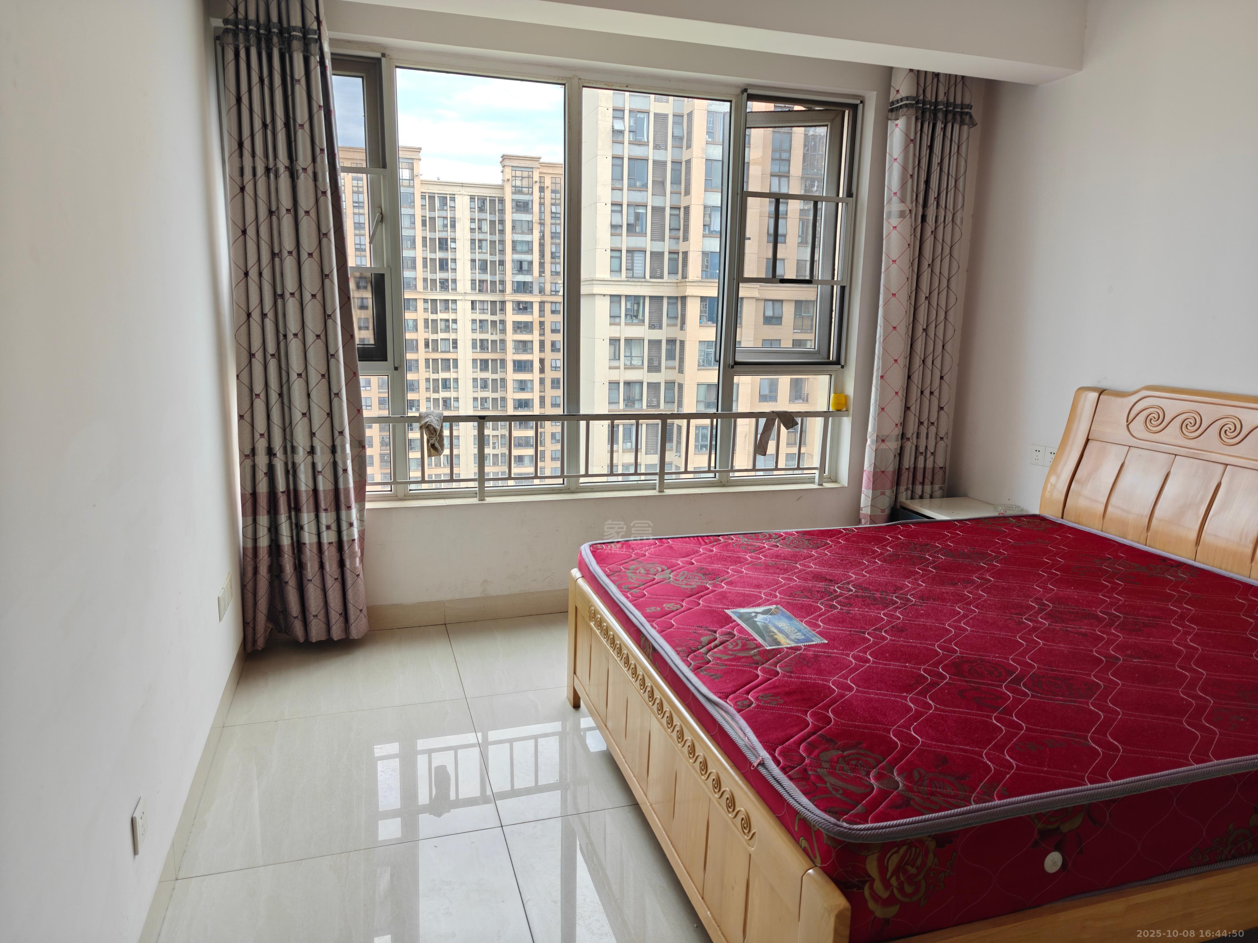 佳兆业金域天下三期 3室2厅1卫 1600.0元/月 佳兆业金域天下三期 3室2厅1卫 1600.0元/月室内图