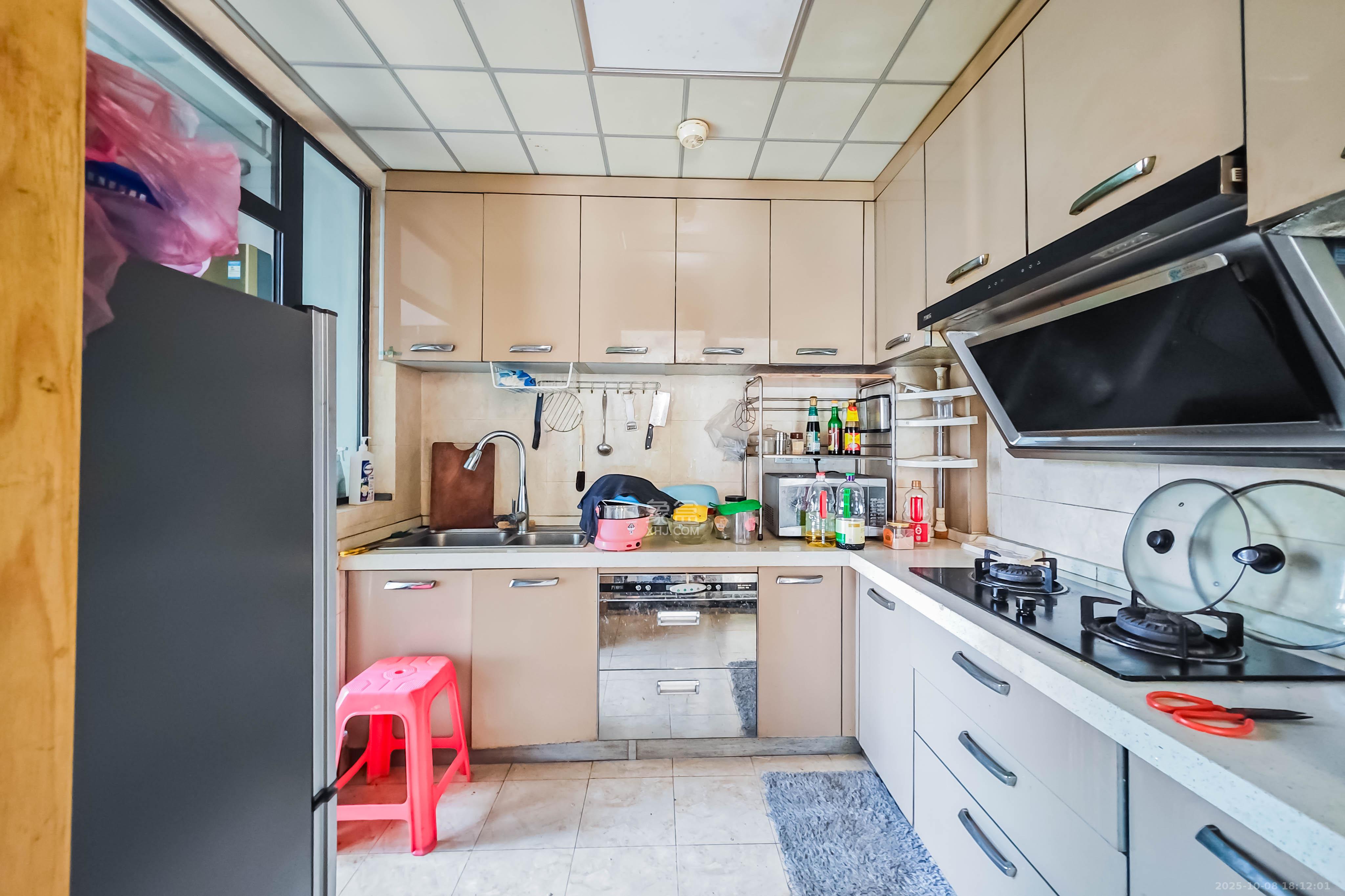 融科东南海  3室2厅1卫    90.0万 融科东南海  3室2厅1卫    90.0万厨房