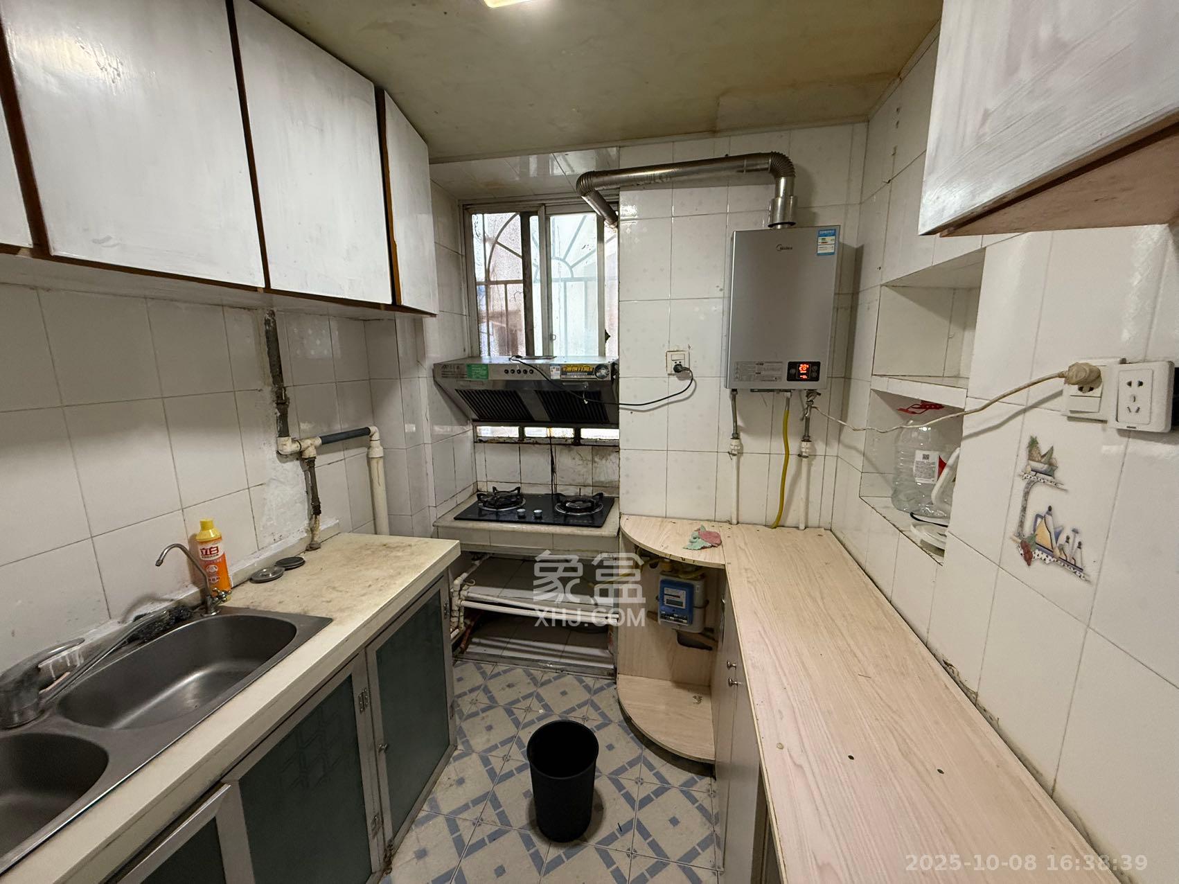 神龙歌舞剧院宿舍 1室1厅1卫 1500.0元/月 神龙歌舞剧院宿舍 1室1厅1卫 1500.0元/月室内图