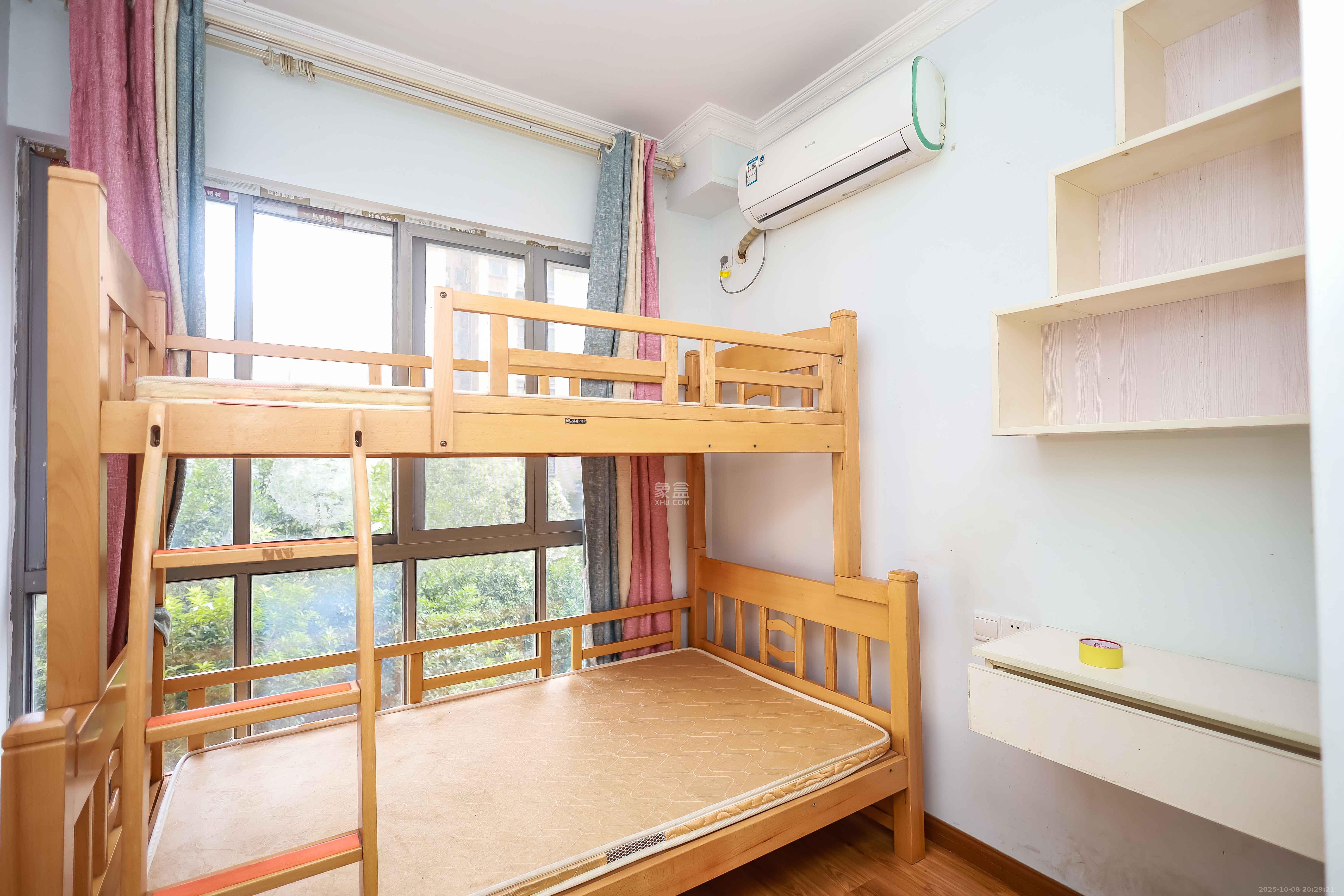 潇湘奥林匹克花园 3室2厅1卫 88.0万 潇湘奥林匹克花园 3室2厅1卫 88.0万卧室