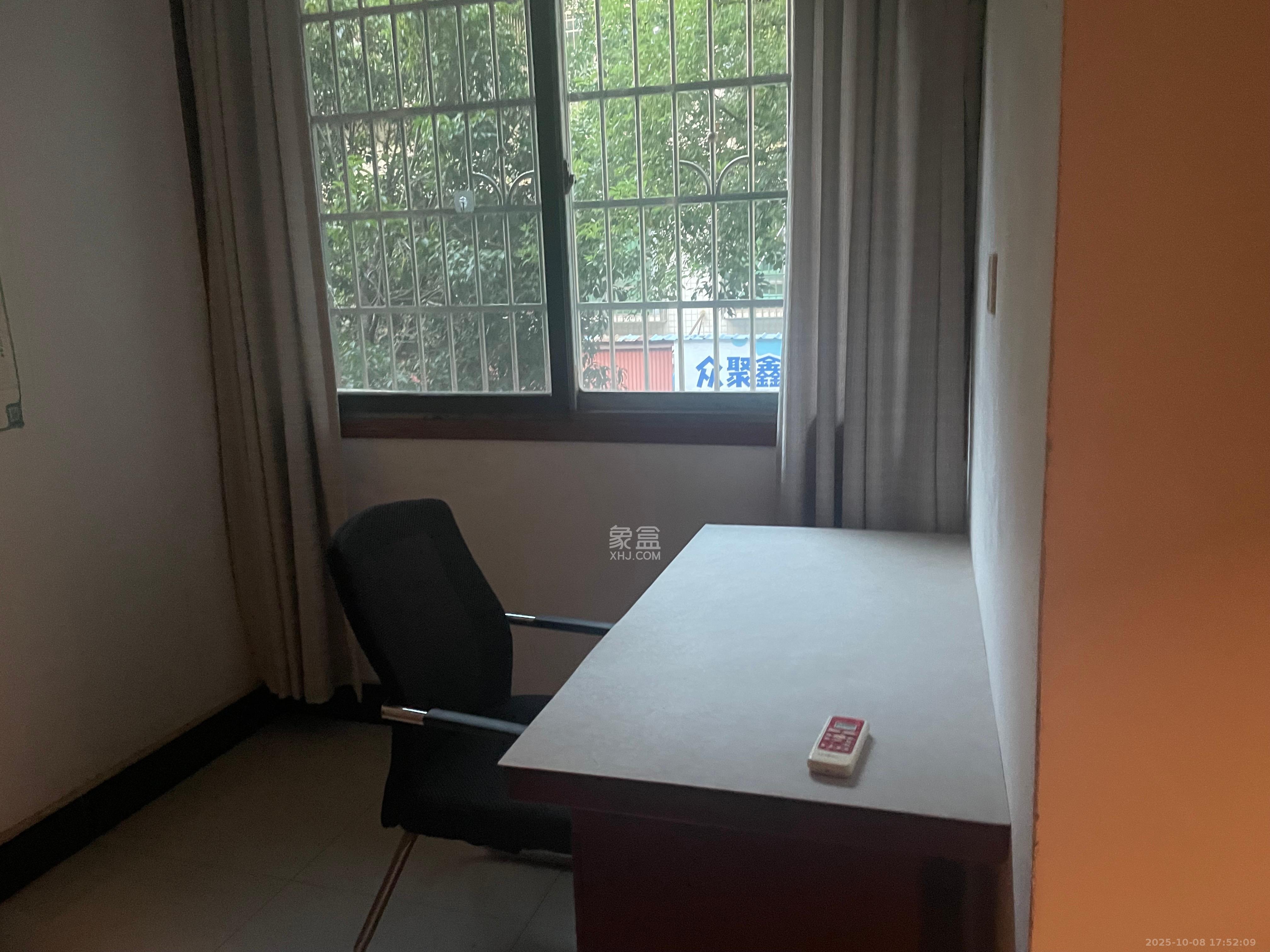 湘园社区(青山小区) 2室1厅1卫 1600.0元/月 湘园社区(青山小区) 2室1厅1卫 1600.0元/月室内图