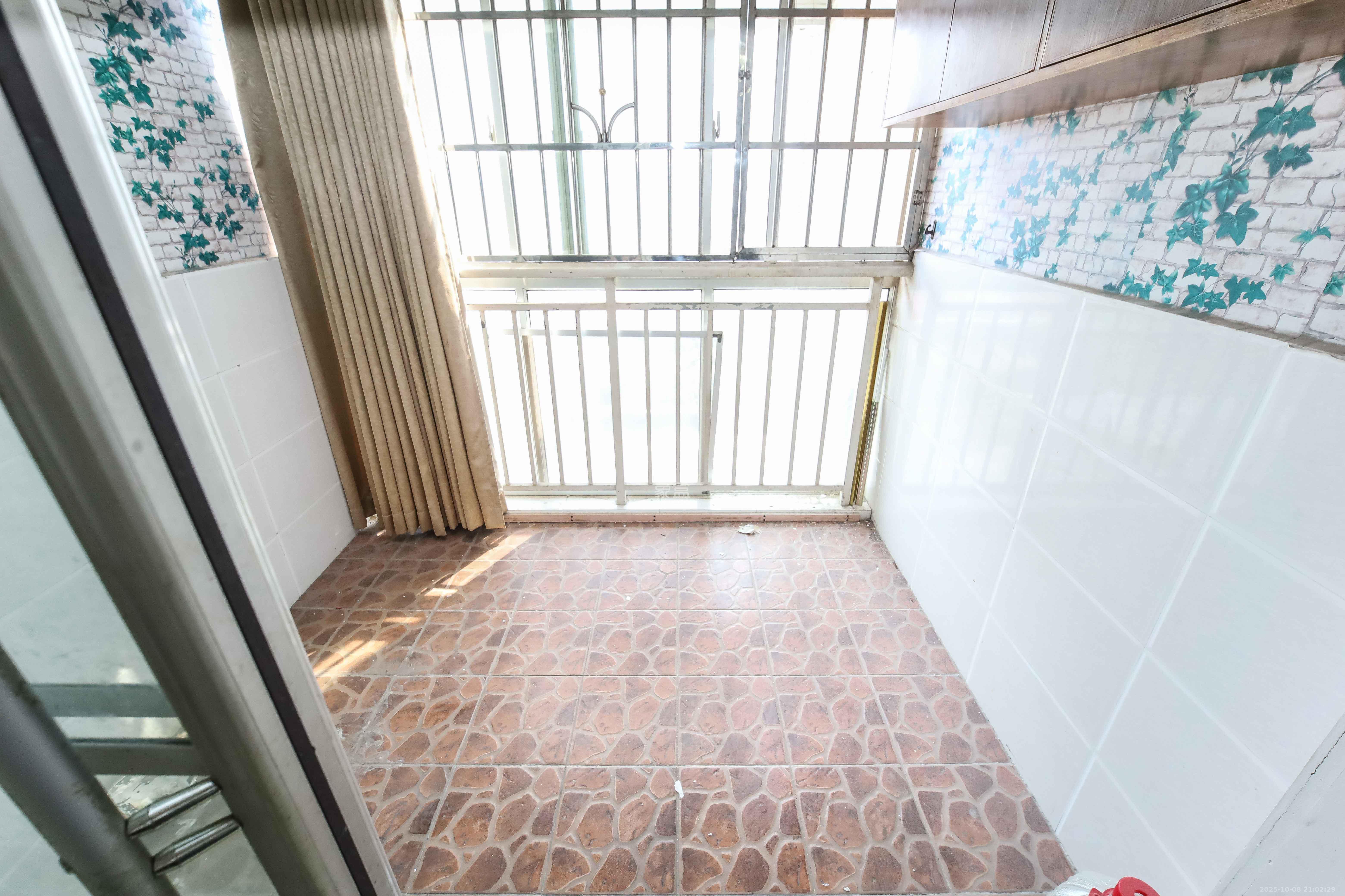 高桥现代商贸城  2室1厅1卫    59.5万阳台