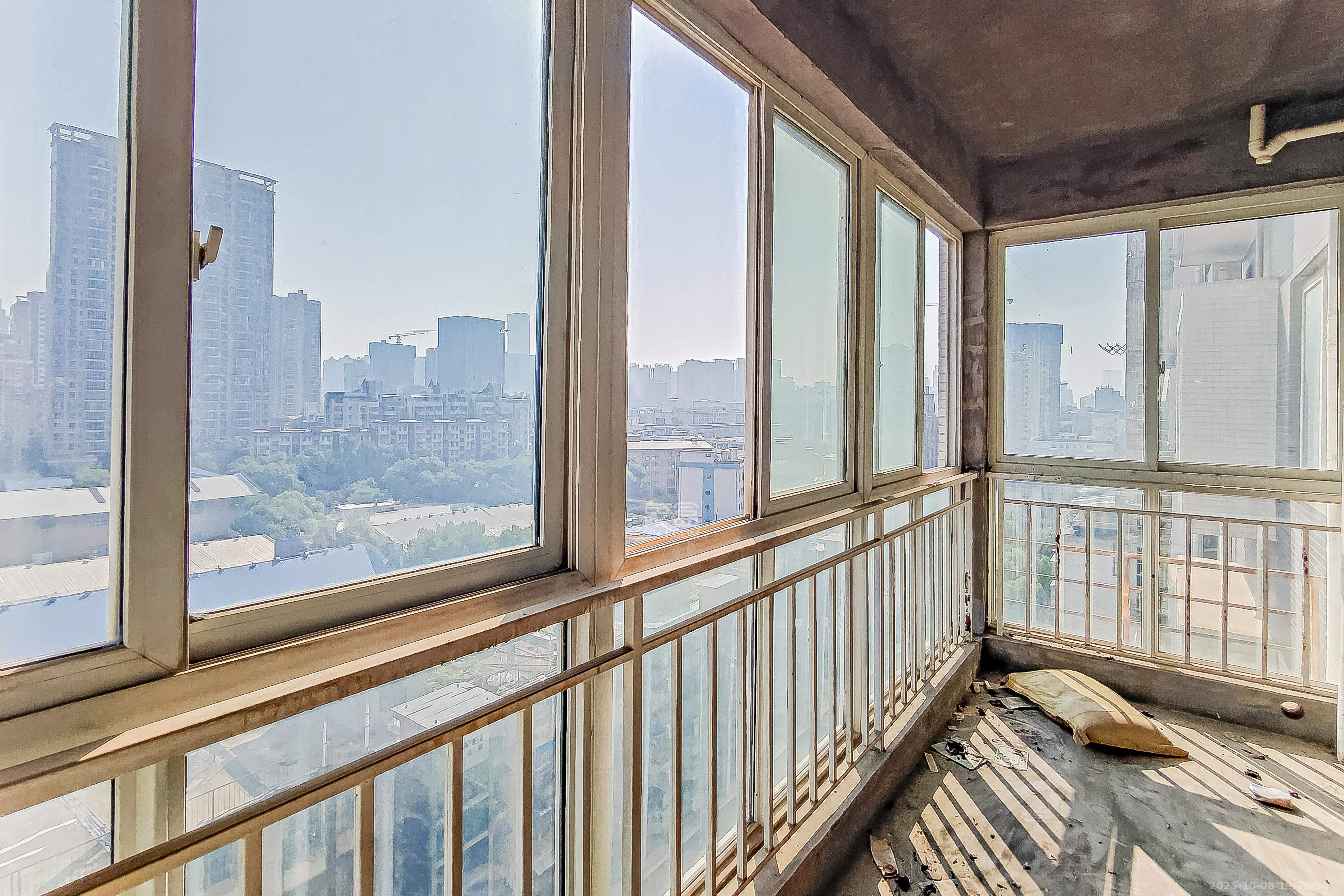 菁华源  3室2厅2卫    79.8万阳台