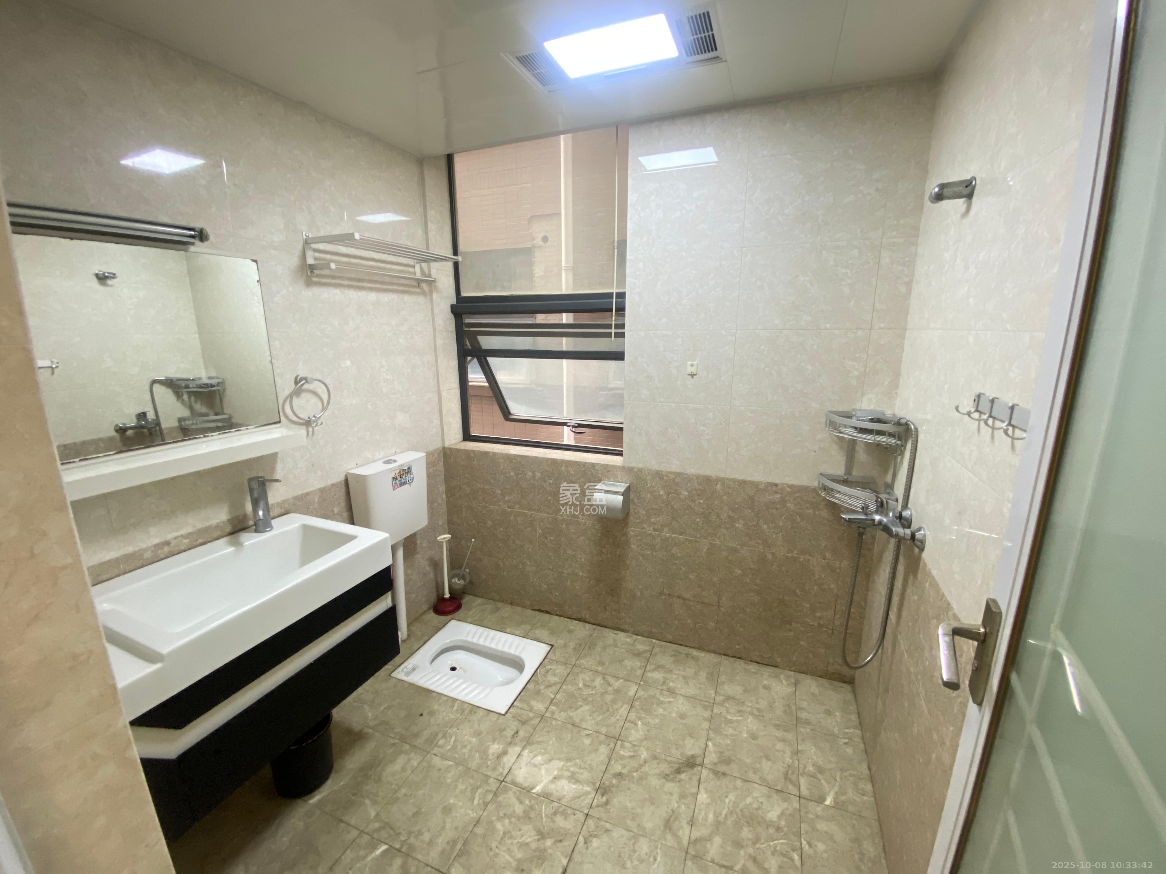 双湾国际(湘江御景花园) 4室2厅2卫 3000.0元/月 双湾国际(湘江御景花园) 4室2厅2卫 3000.0元/月室内图