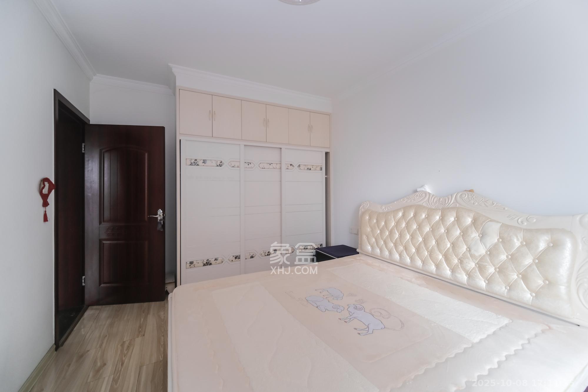 三一街区  2室2厅1卫    52.8万 三一街区  2室2厅1卫    52.8万卧室