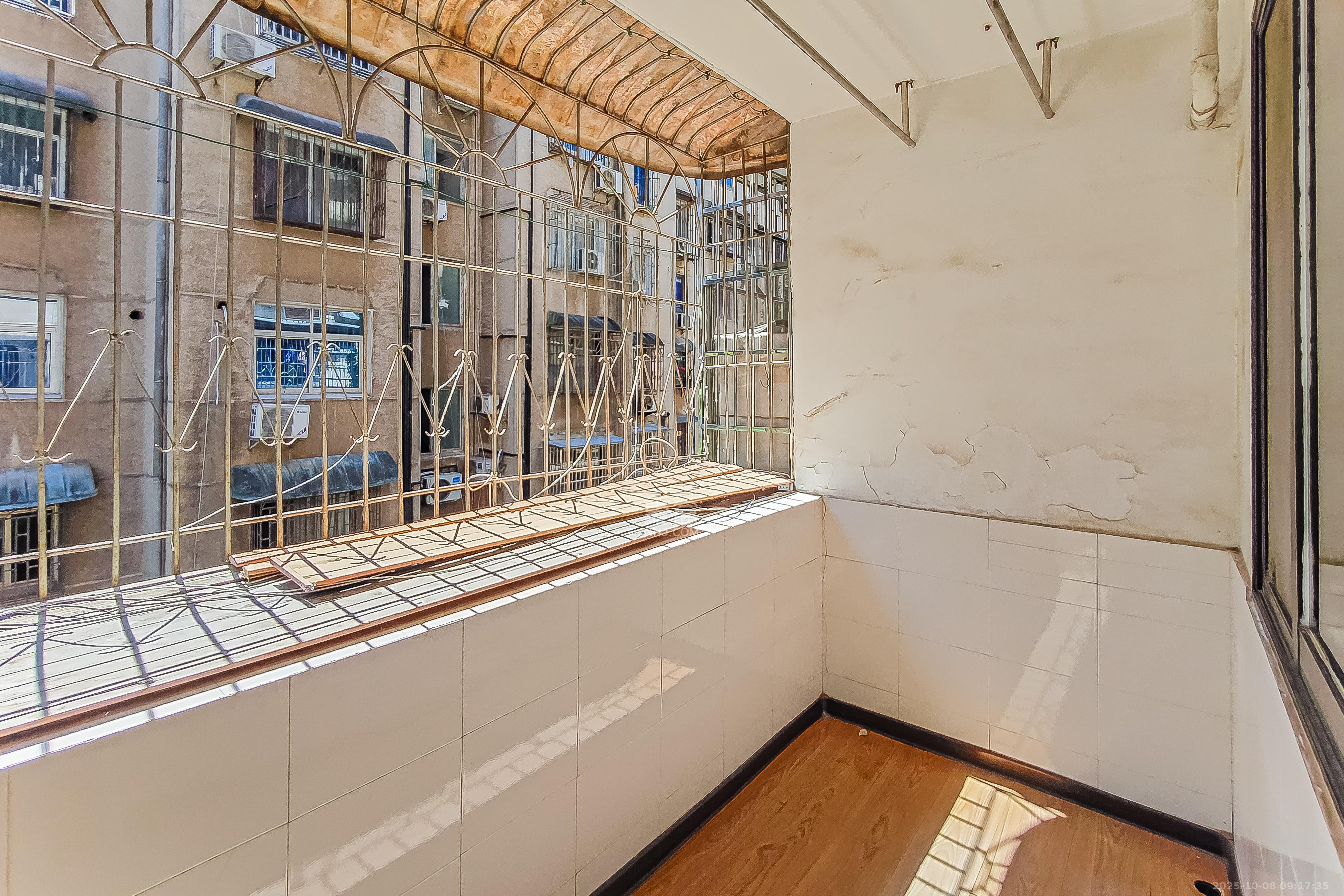 南湖公寓（万顺公寓）  2室1厅1卫    49.0万阳台